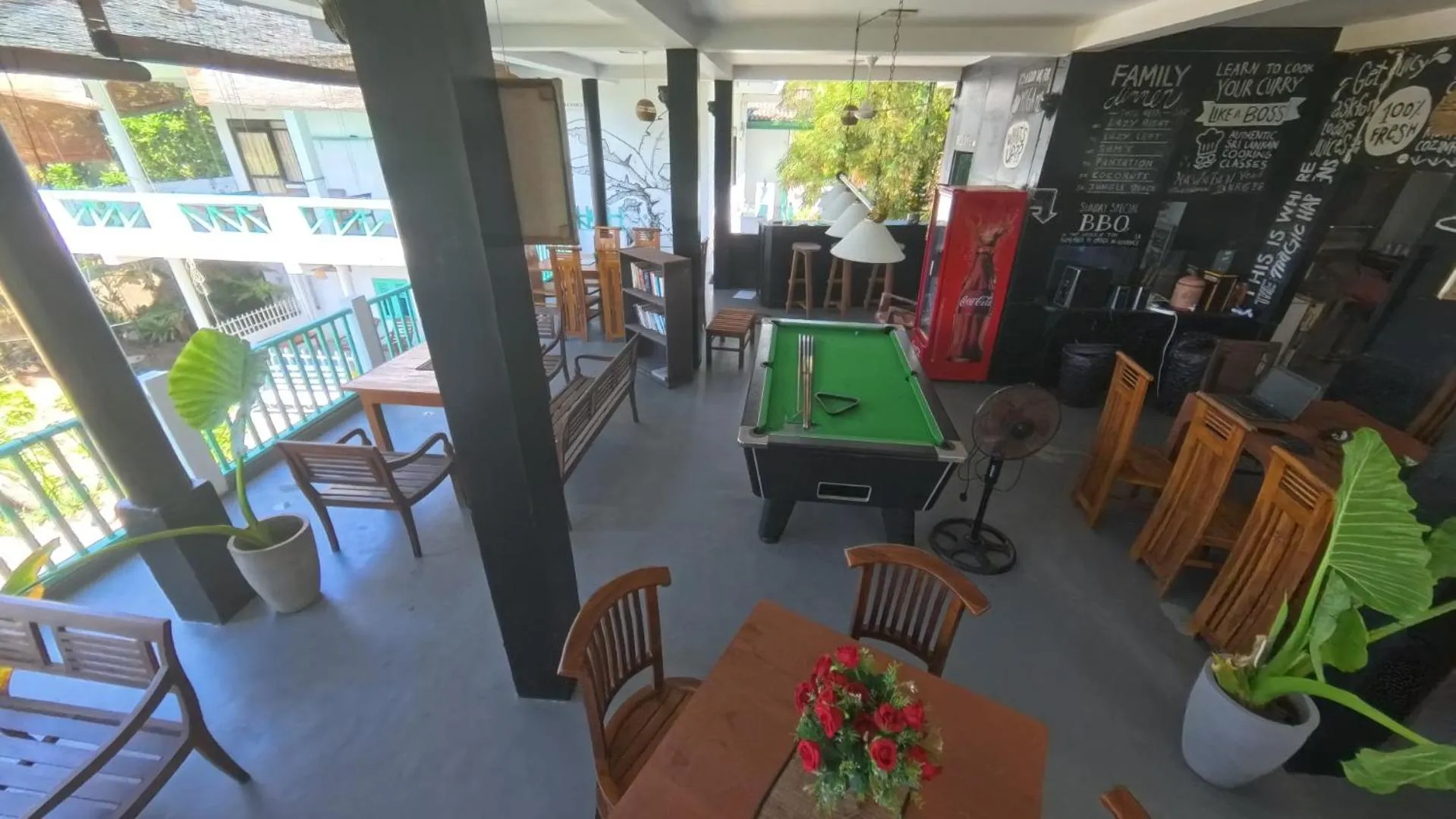 Restaurant/places to eat in Asanka Surf House & Restaurant with pool