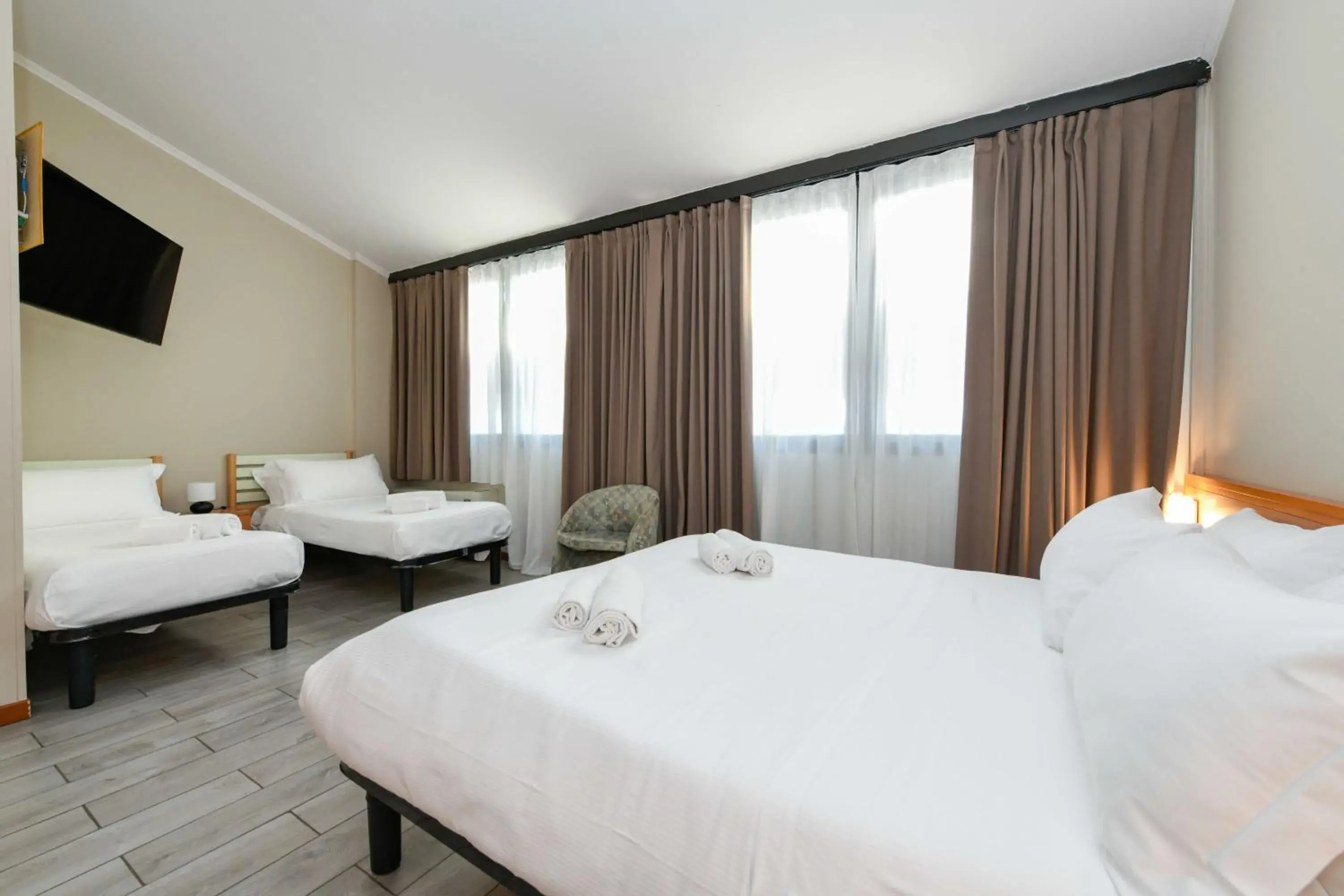 Classic Family Room with One Queen Bed and Two Single Beds - Non-Smoking in Best Western Hotel Garda Classic Family Room with One Queen Bed and Two Single Beds - Non-Smoking in Best Western Hotel Garda