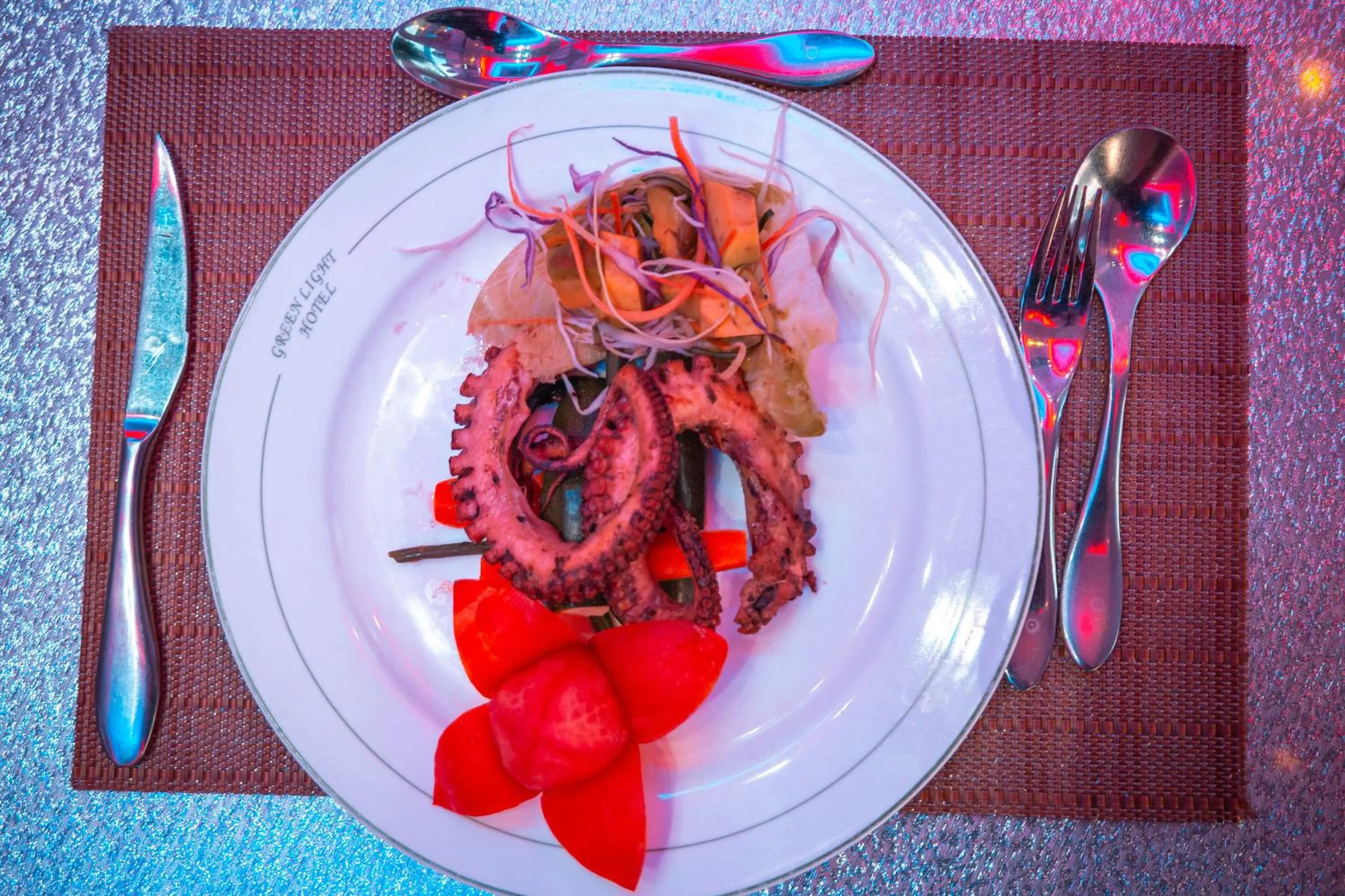 Restaurant/places to eat in Greenlight Hotel