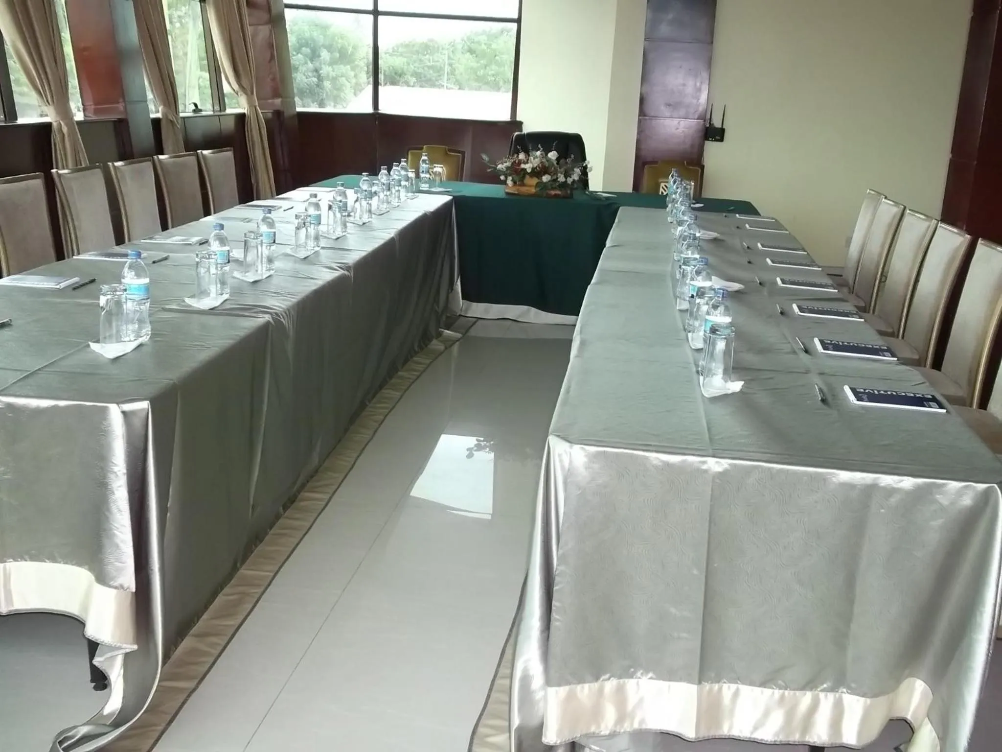 Business facilities in Greenlight Hotel