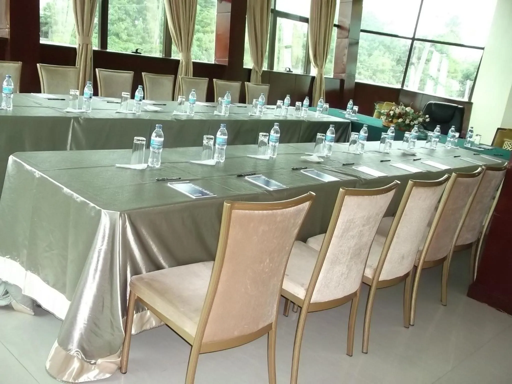 Business facilities in Greenlight Hotel