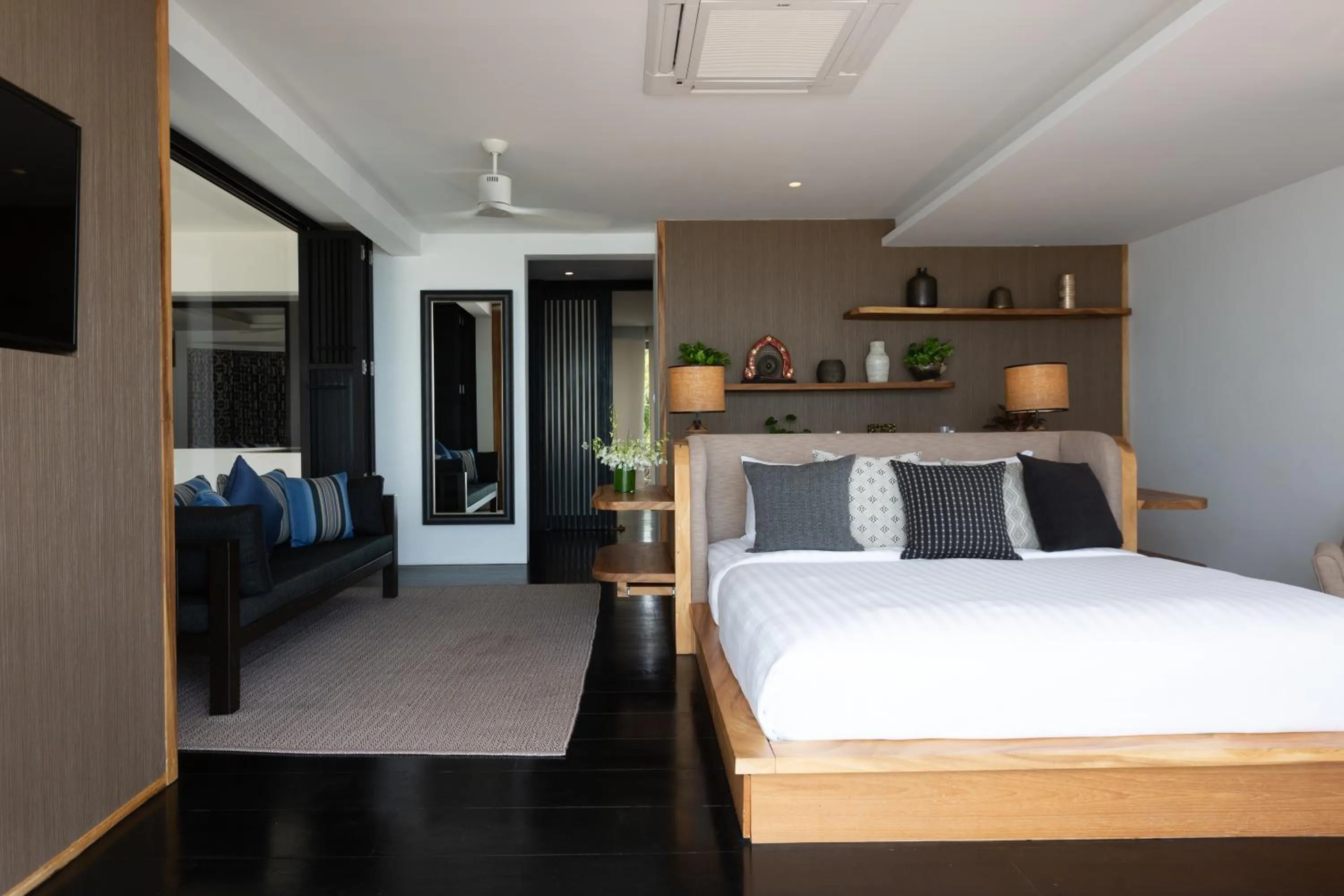 Bed in Villa U - 3BR Beachfront Haven