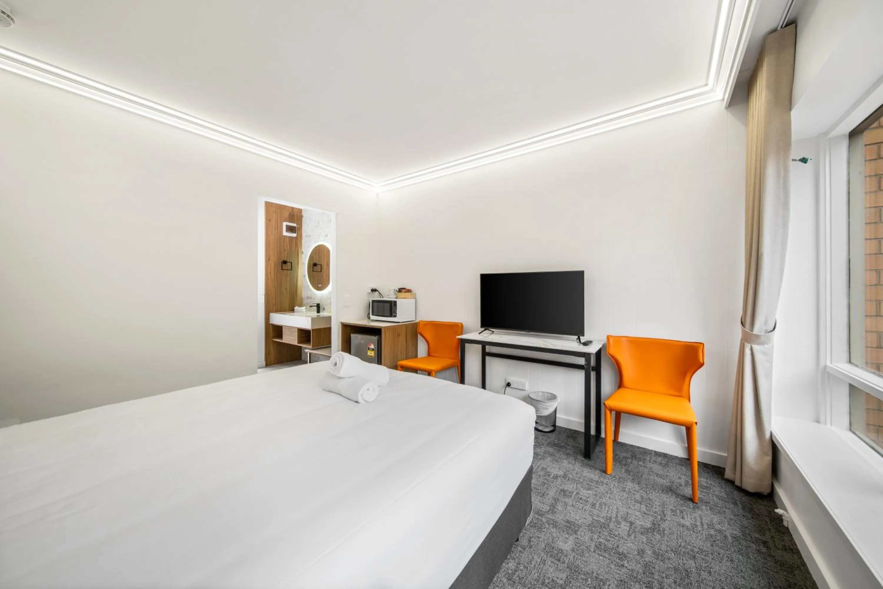 Bathroom, Bed in Kingsway Motel Geelong