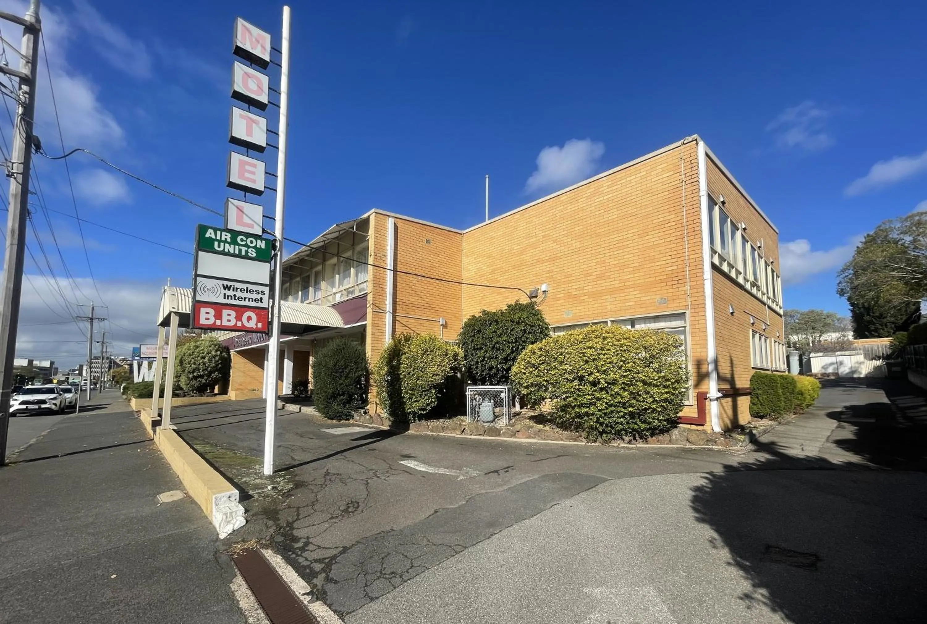 Property building in Kingsway Motel Geelong