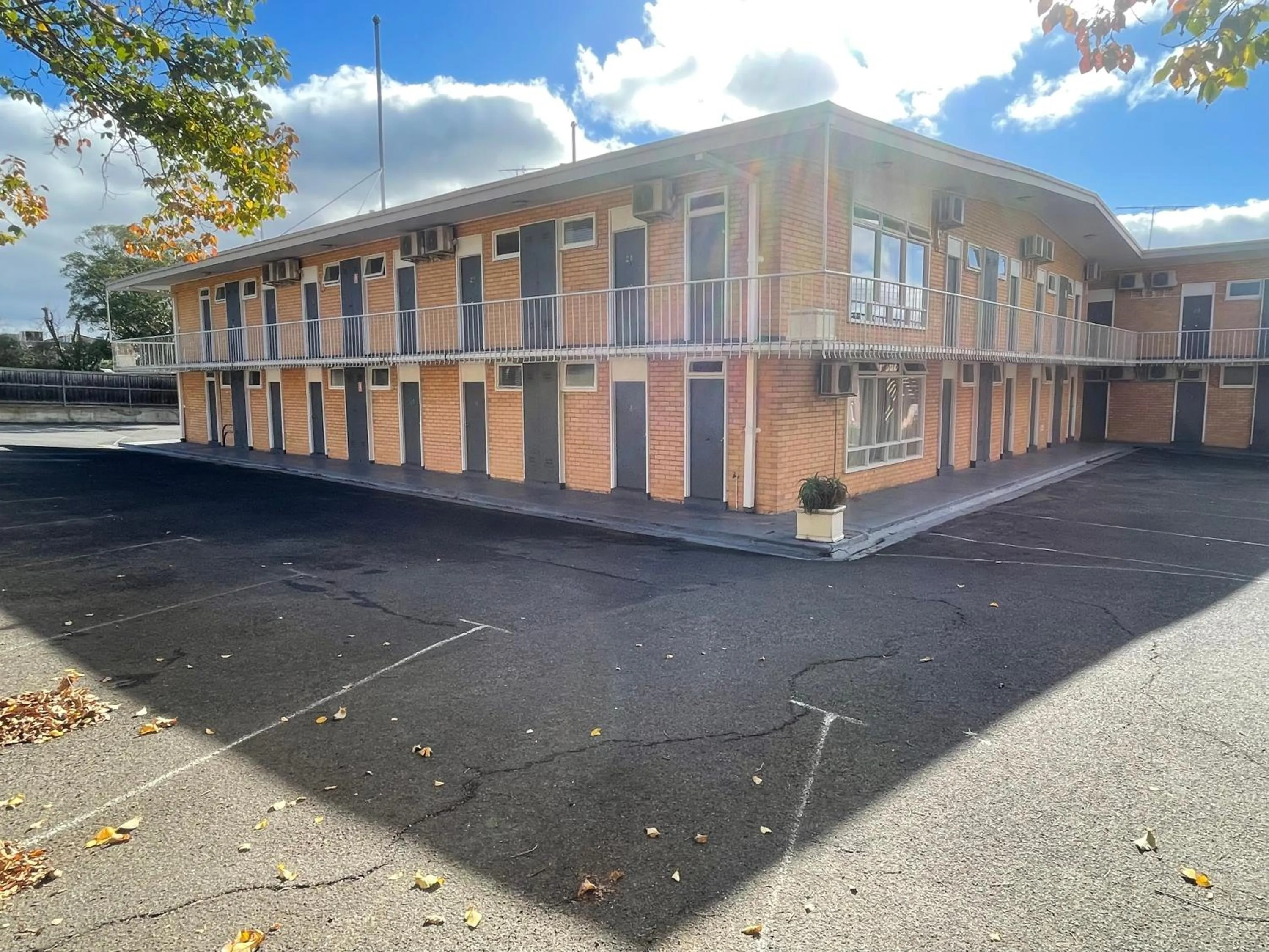 Property building in Kingsway Motel Geelong