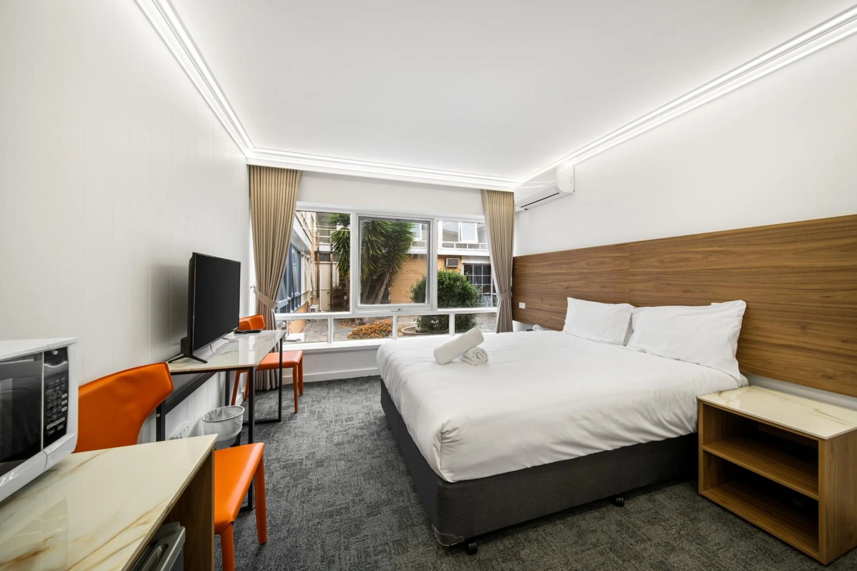 Bed in Kingsway Motel Geelong