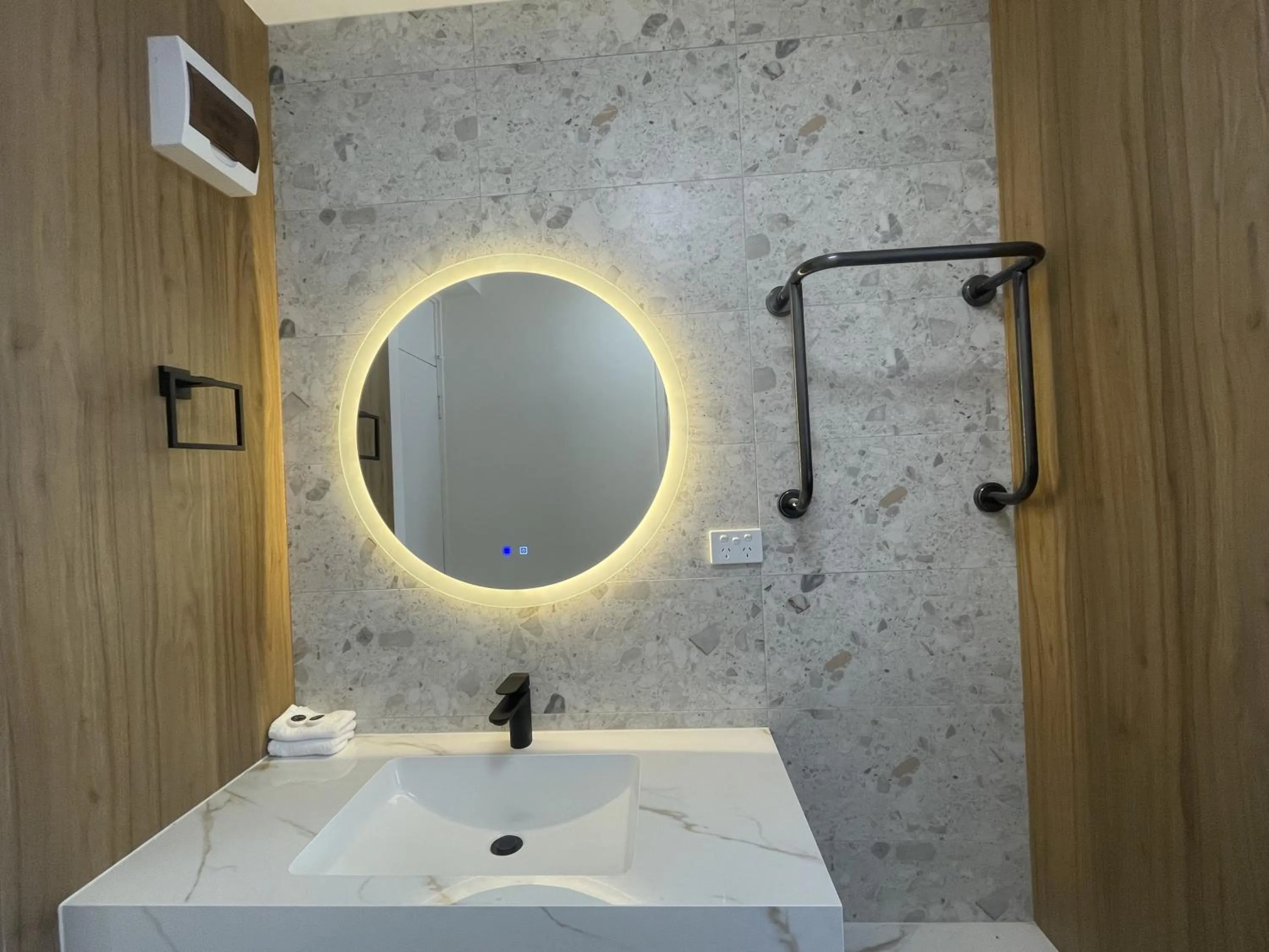 Bathroom in Kingsway Motel Geelong