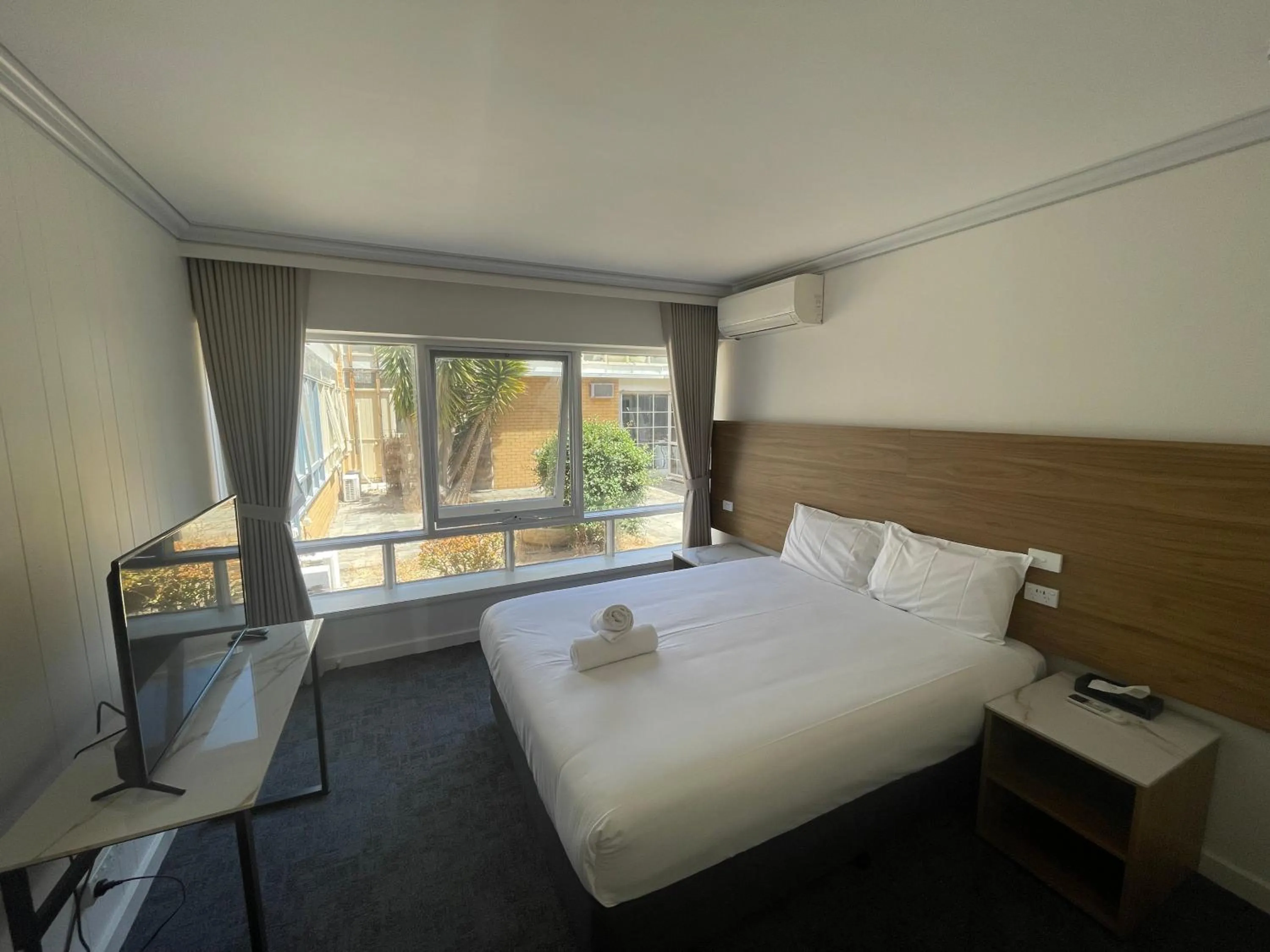 Bed in Kingsway Motel Geelong