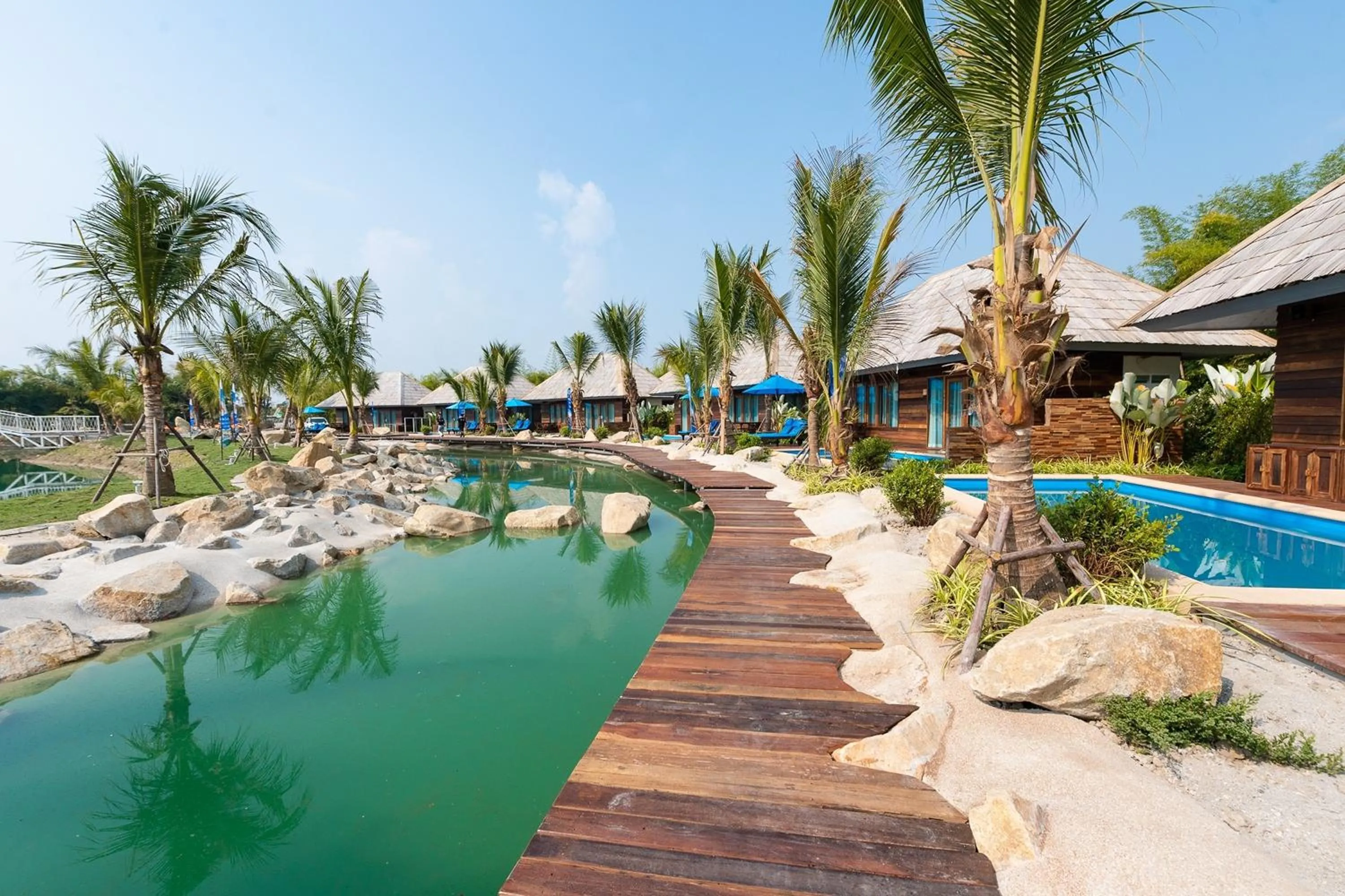 Swimming pool in Buffalo Island Resort