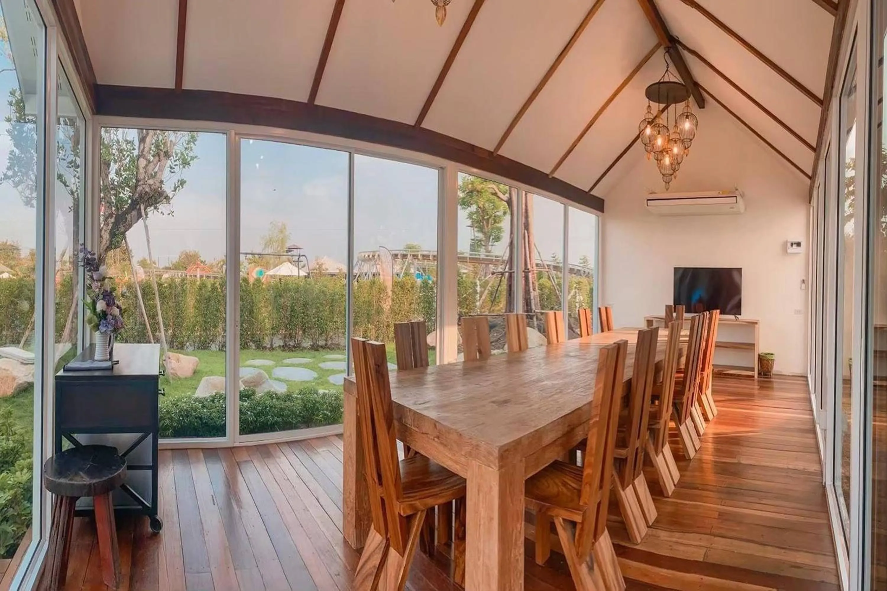 Dining area in Buffalo Island Resort