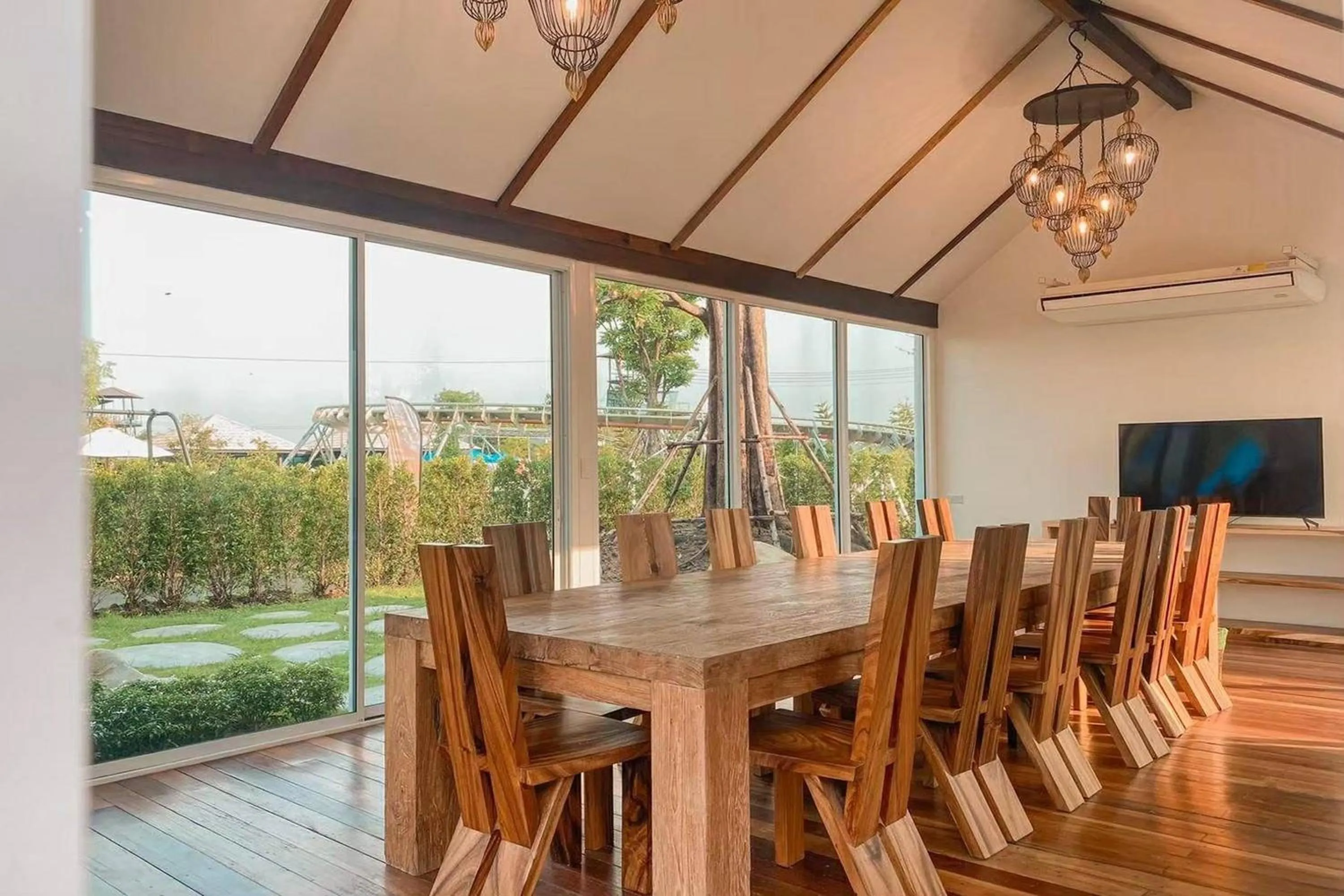 Dining area in Buffalo Island Resort