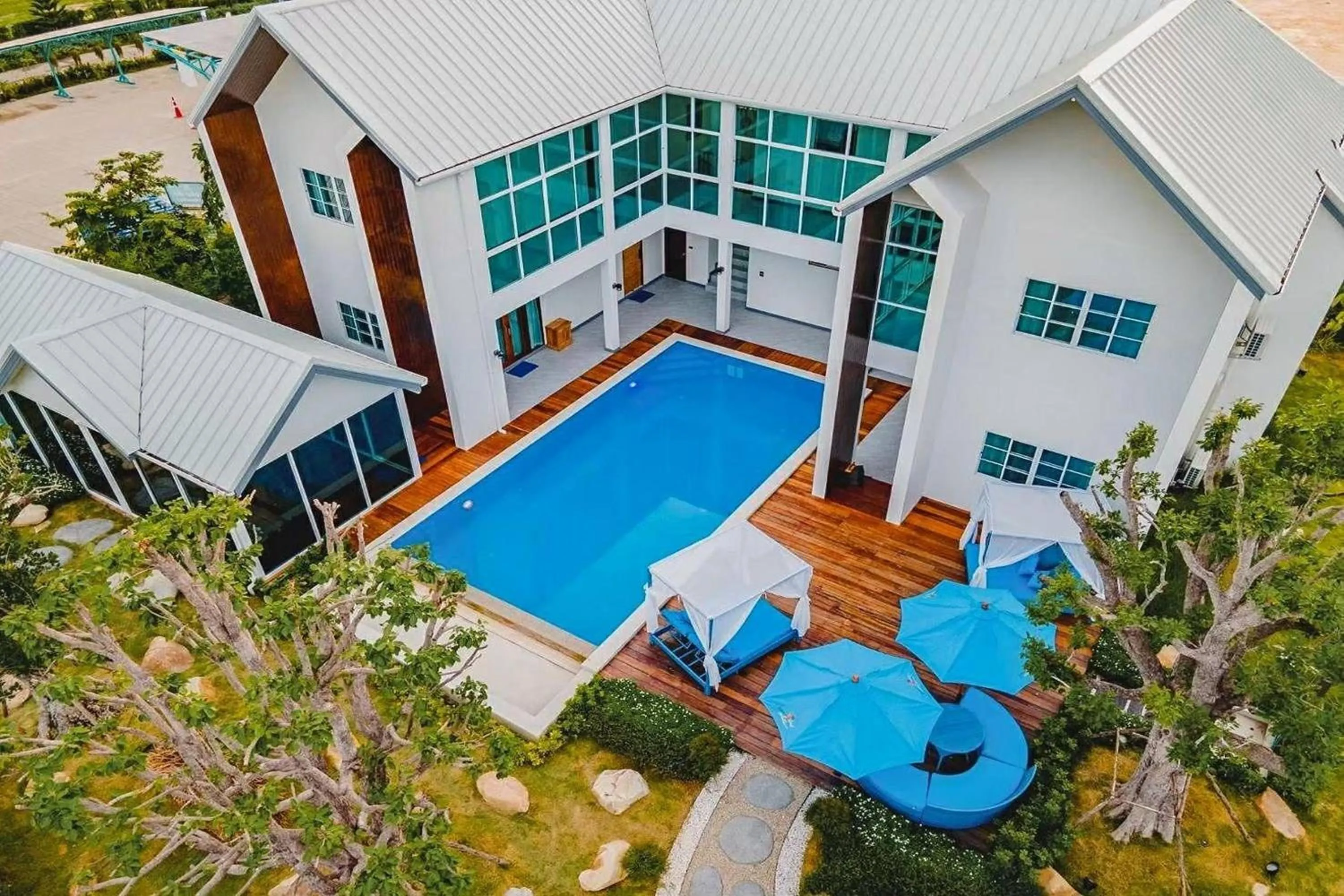 Property building in Buffalo Island Resort