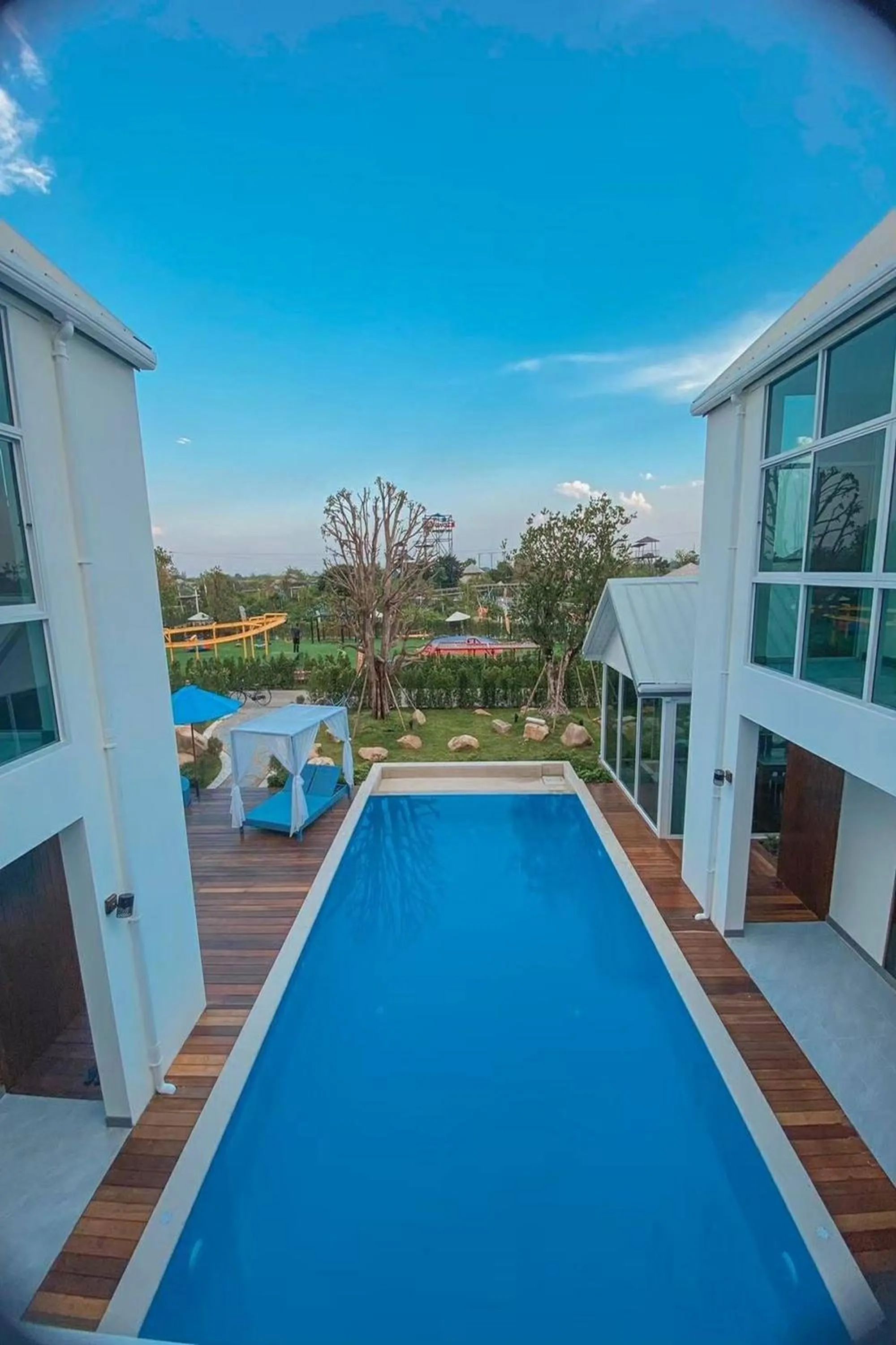 Swimming pool in Buffalo Island Resort