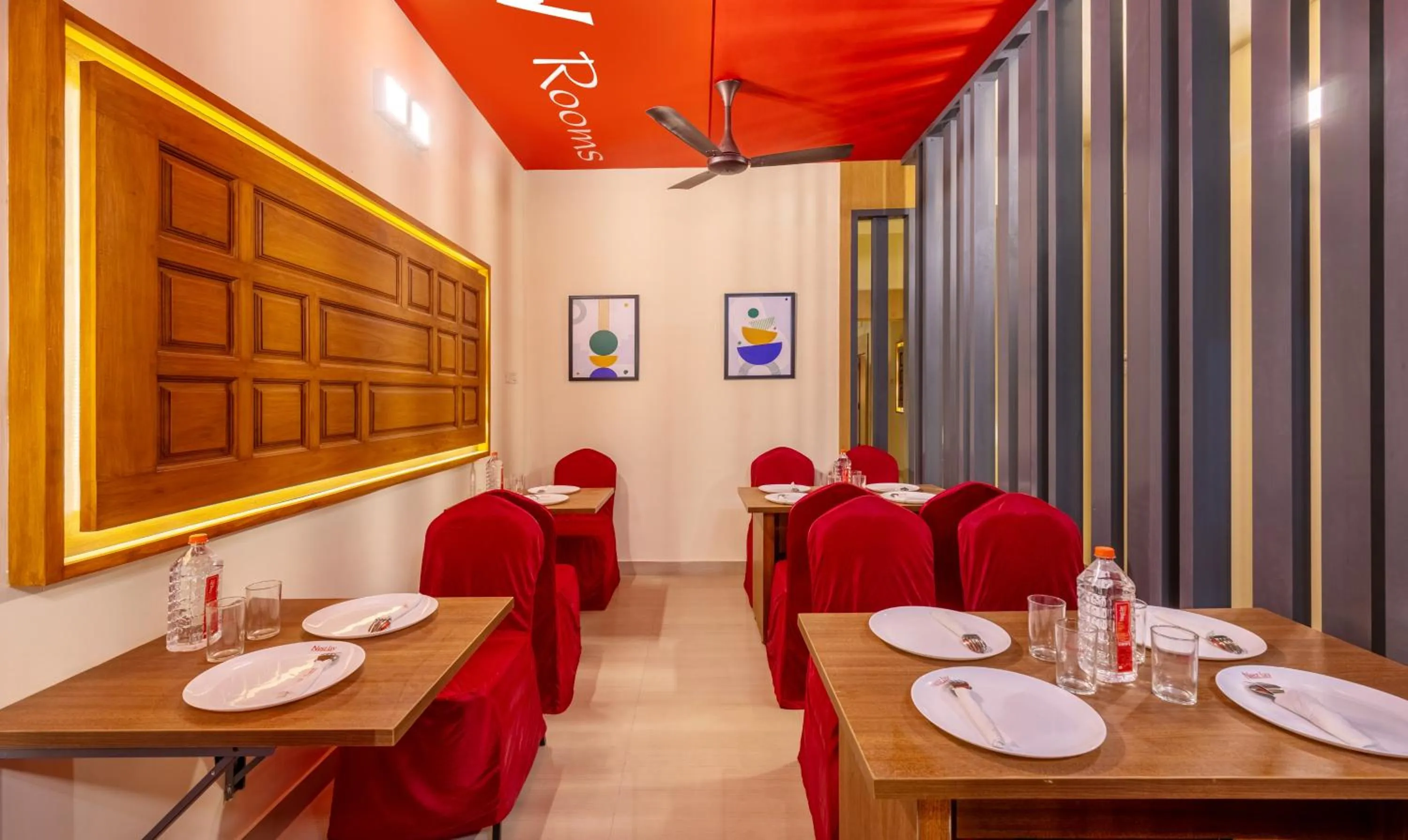 Restaurant/places to eat in Treebo Premium Nestlay Rooms Nungambakkam