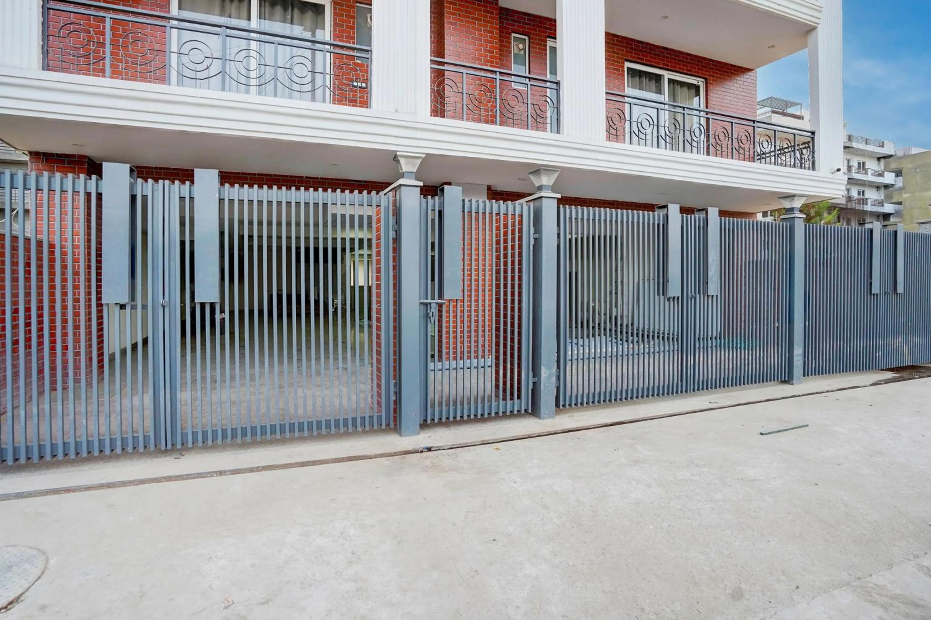 Facade/entrance in HOTEL RV HOMES