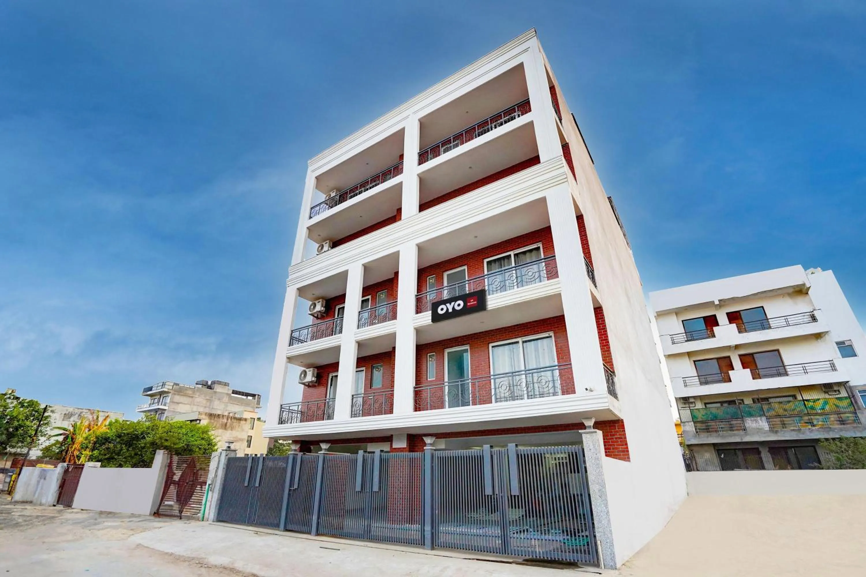 Facade/entrance in HOTEL RV HOMES