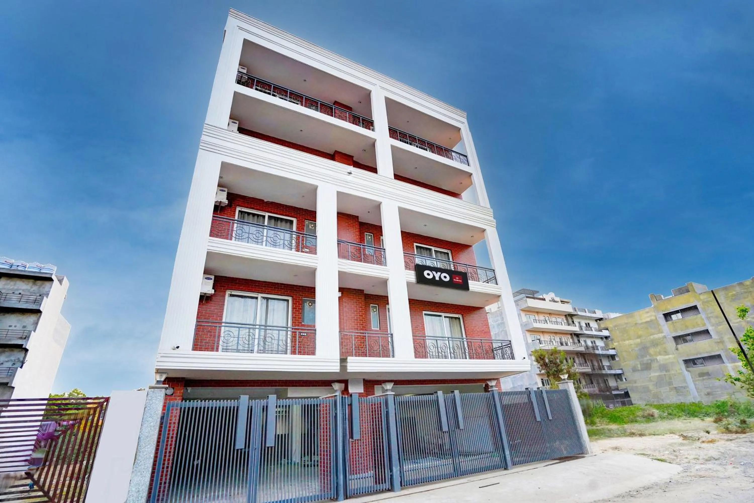 Facade/entrance in HOTEL RV HOMES