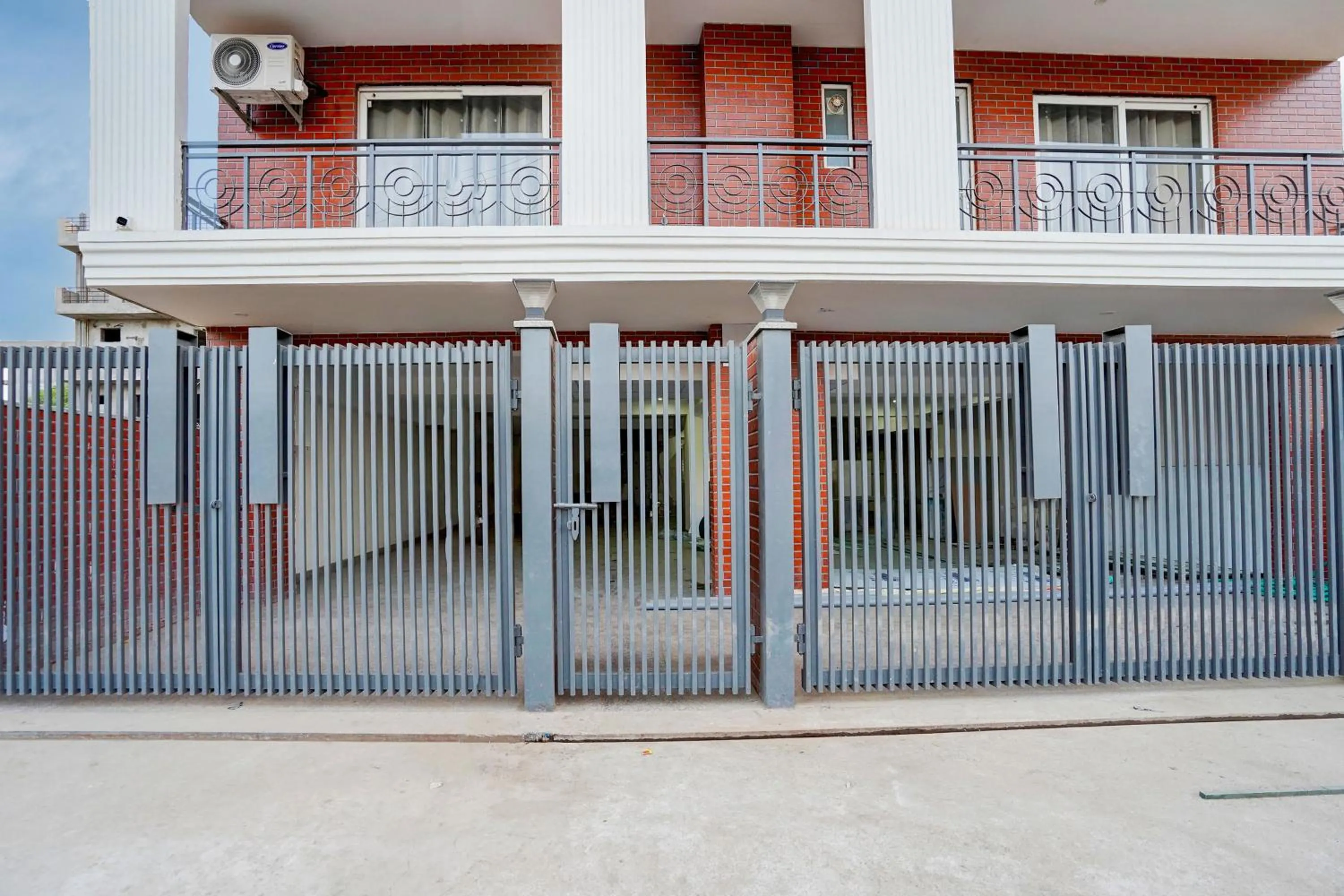 Facade/entrance in HOTEL RV HOMES