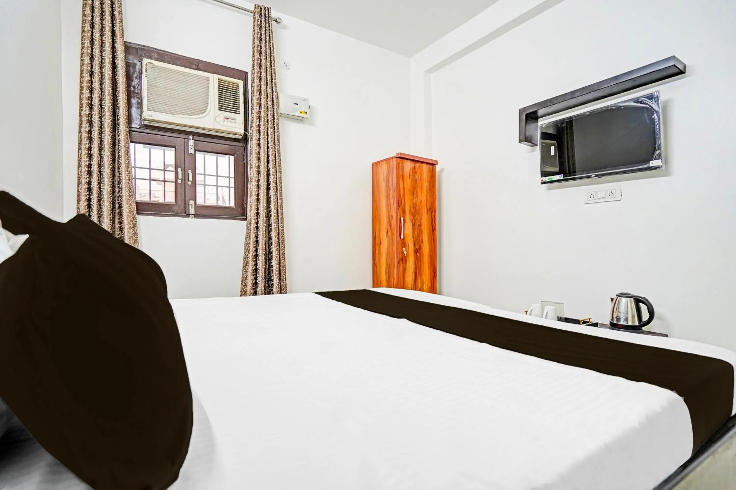 Bedroom, Bed in Hotel O Rooftop Castle