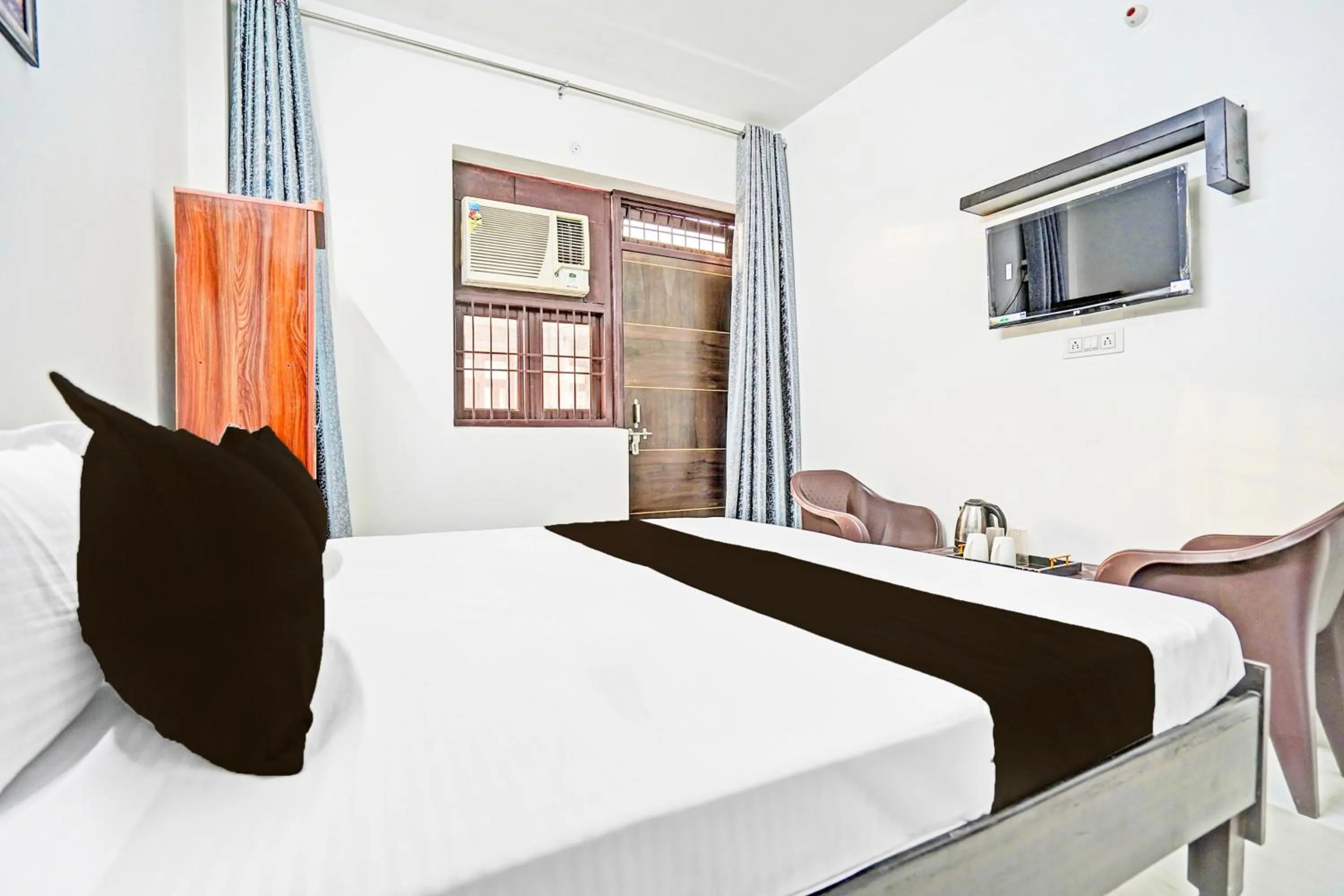 Bedroom, Bed in Hotel O Rooftop Castle