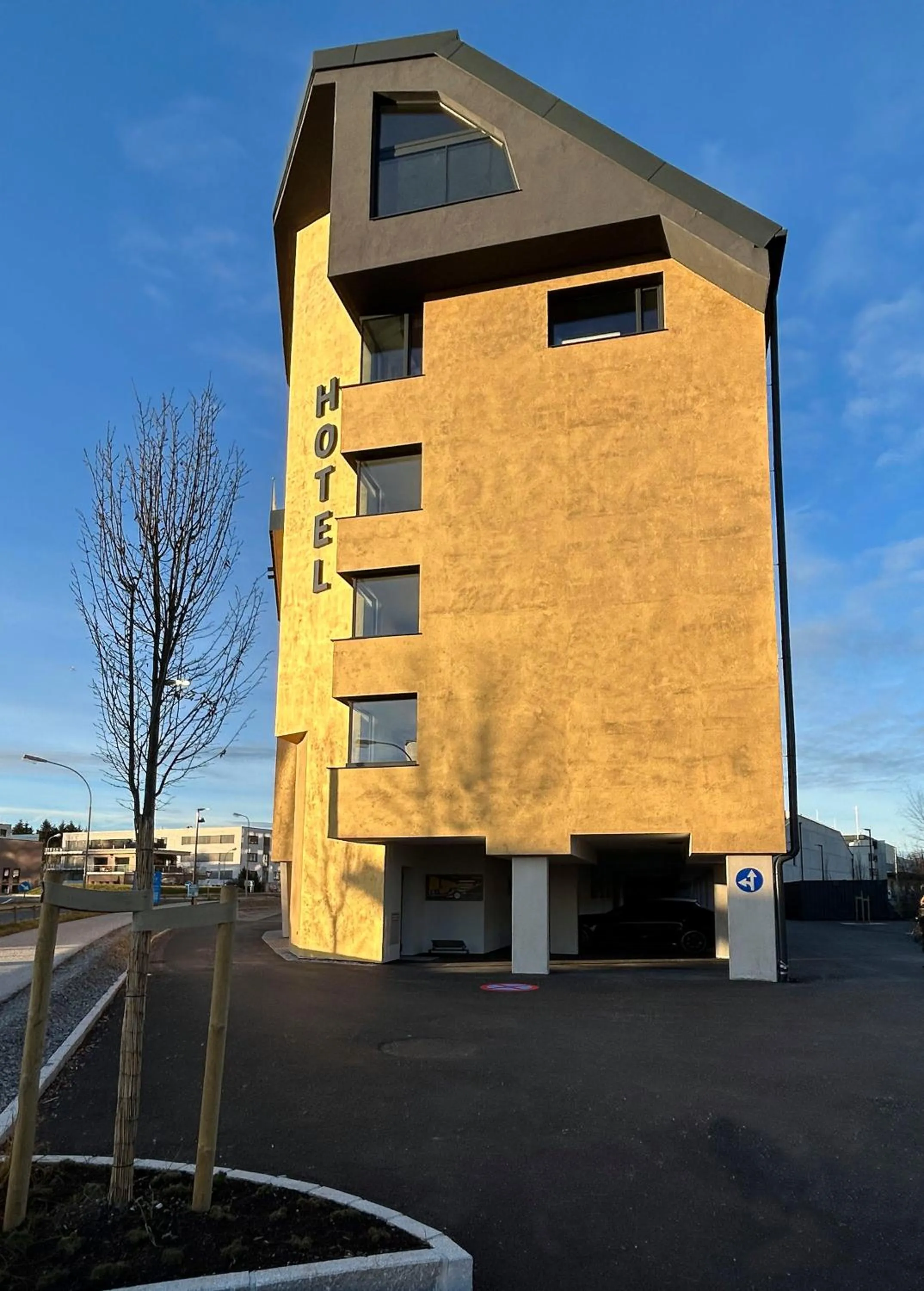 Property building in Hotel im Zentrum für Visionen