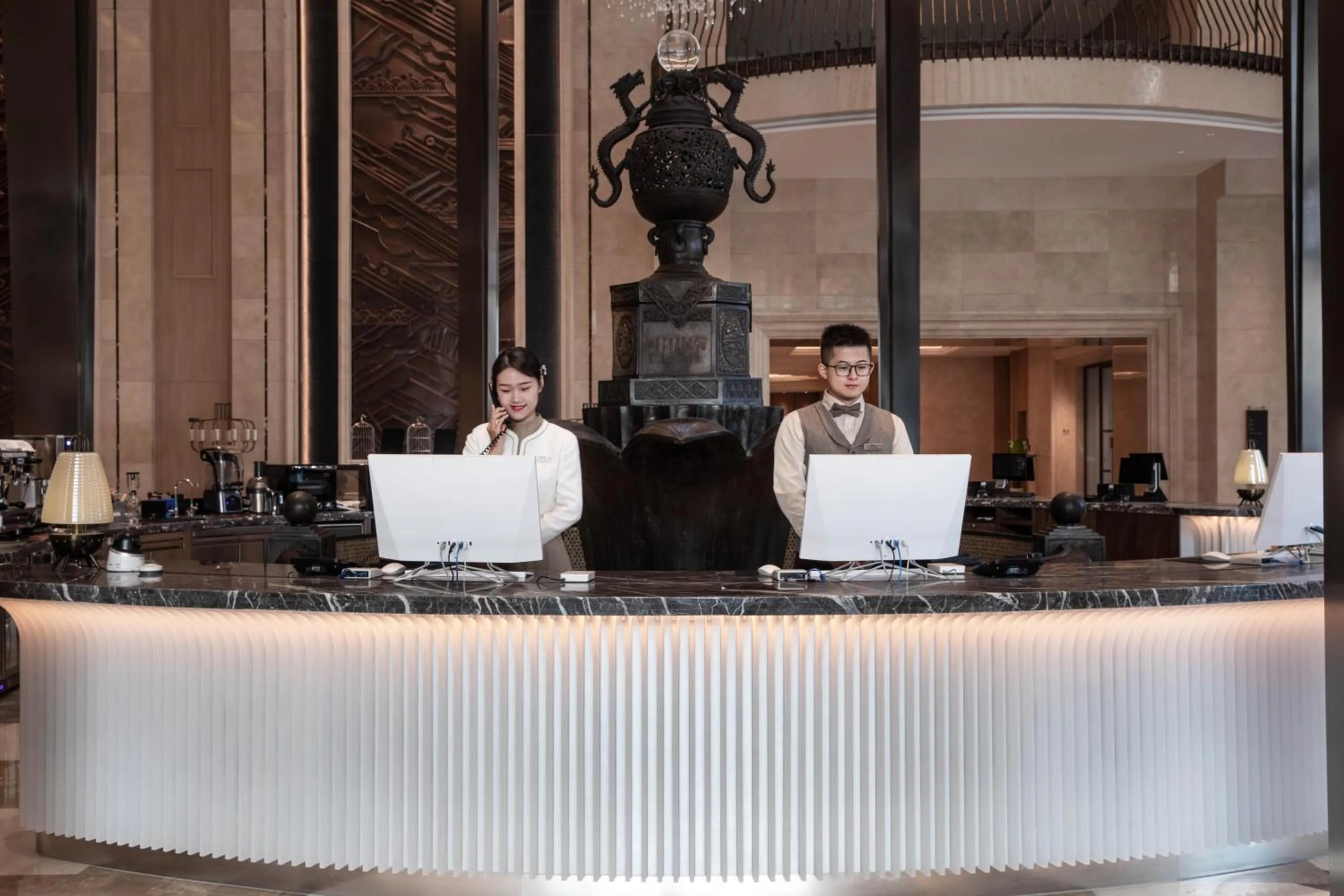 Staff in Wanda Yi Yangzhou