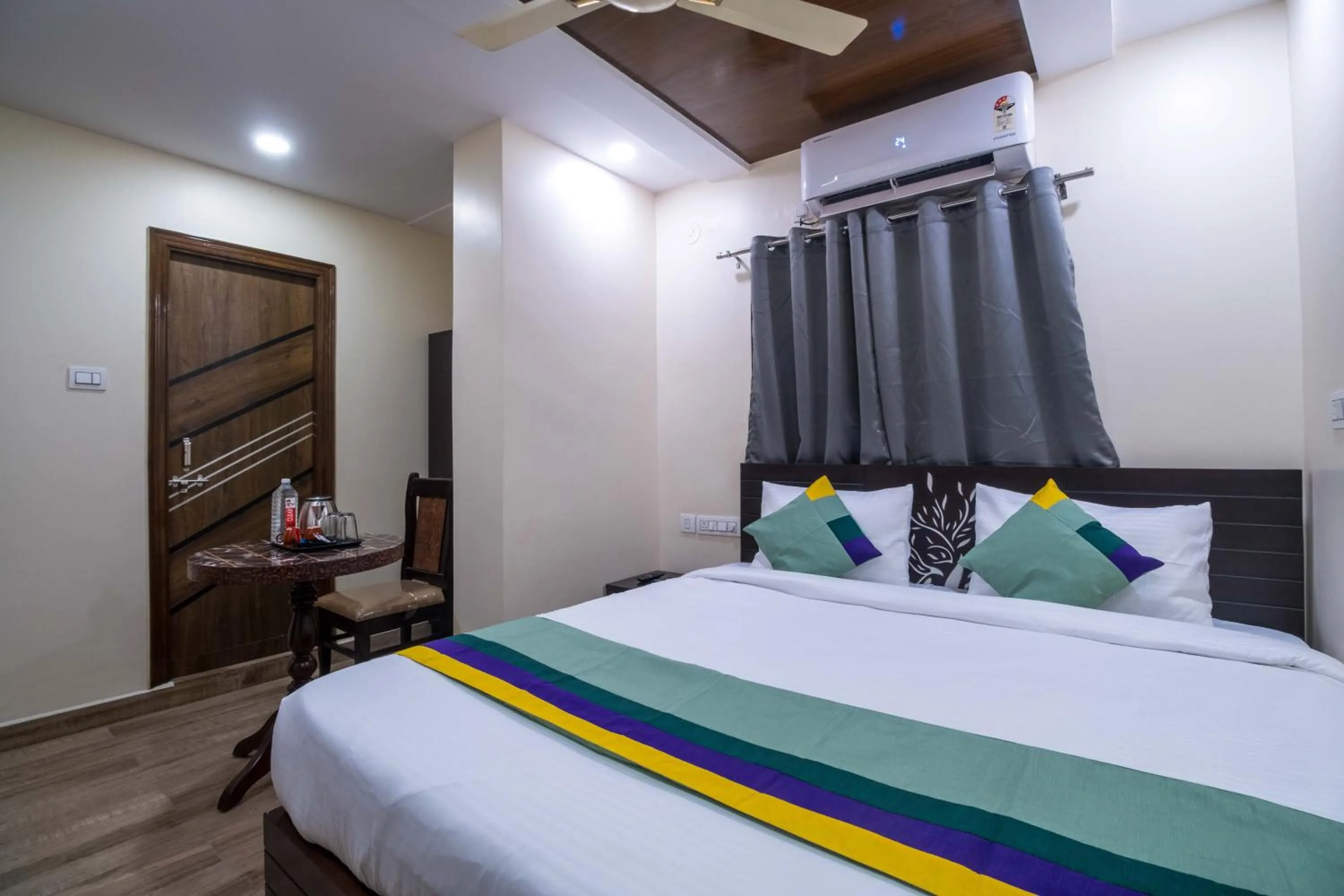 Bedroom, Bed in Treebo The Address Inn Mehdipatnam
