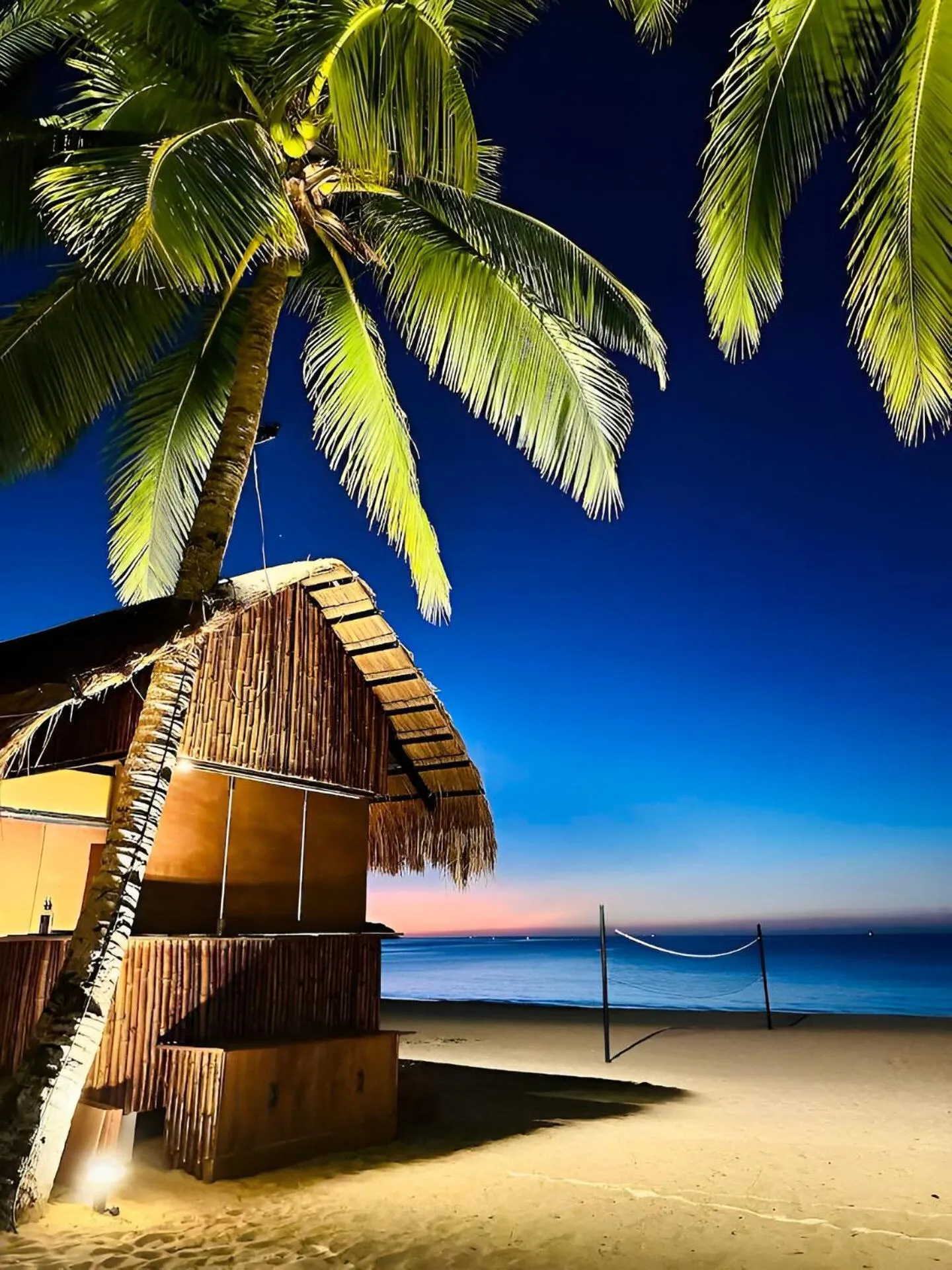 Restaurant/places to eat in Station One Beach Resort