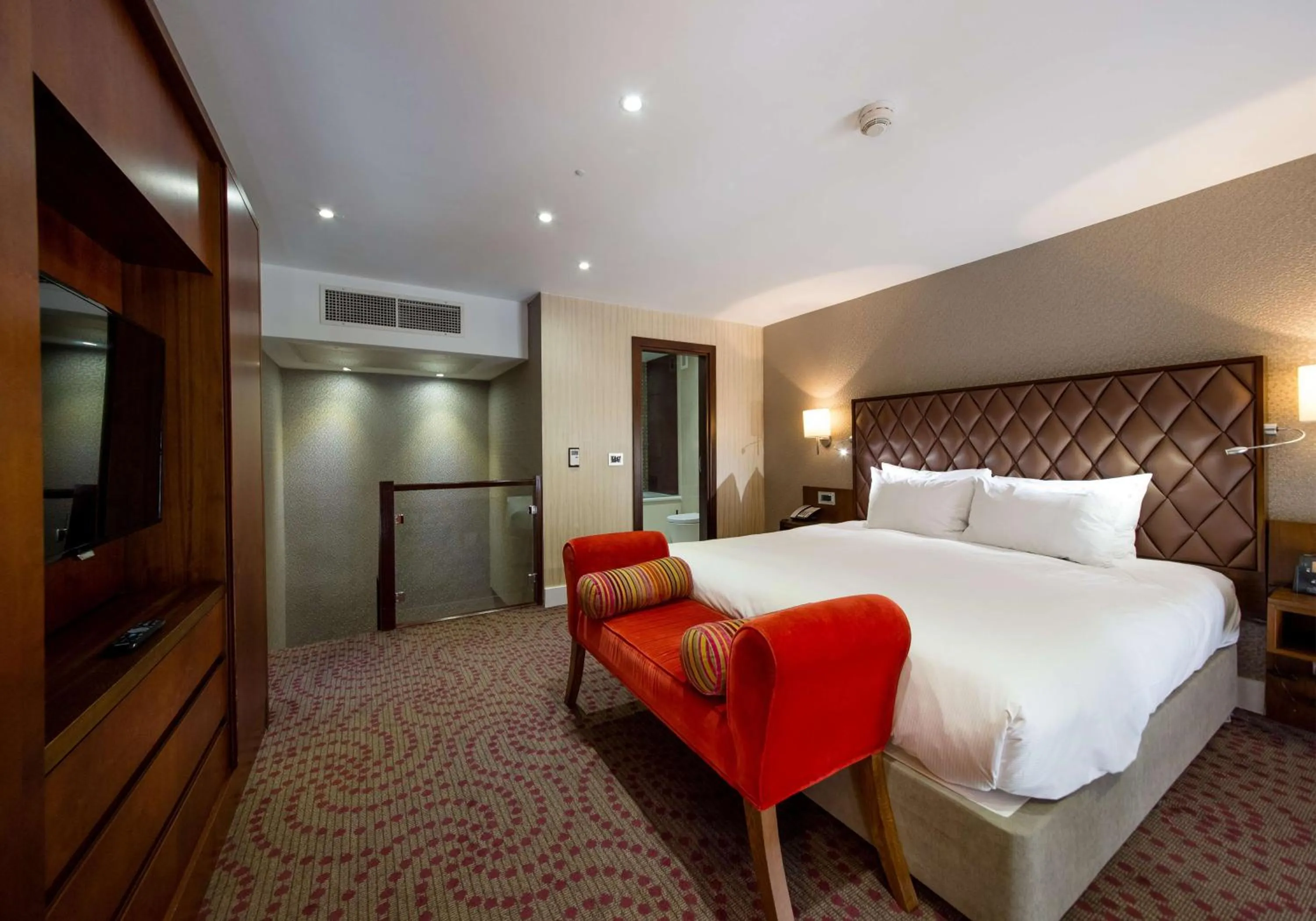 Bed in DoubleTree by Hilton Hotel London - Marble Arch