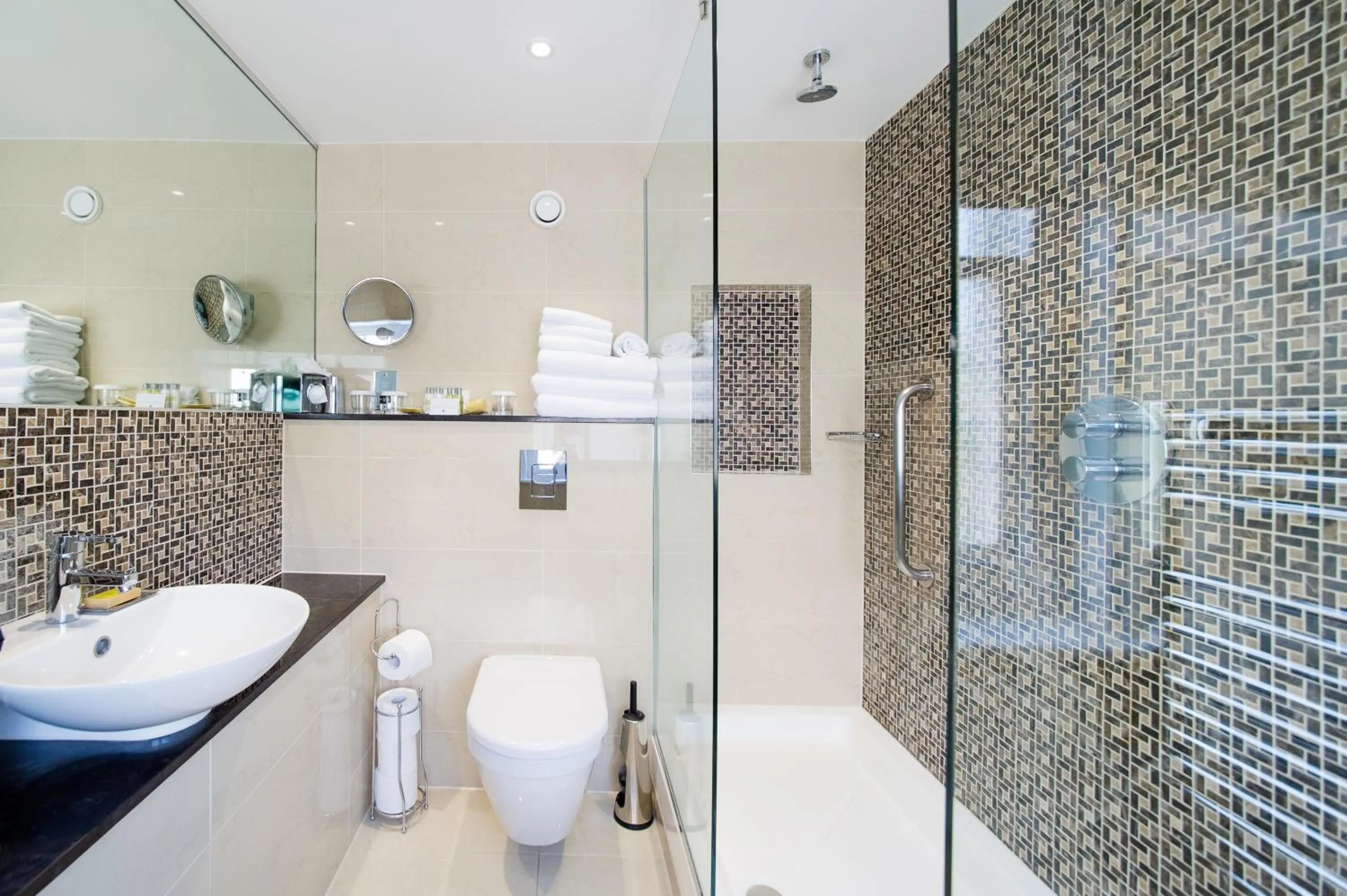 Toilet in DoubleTree by Hilton Hotel London - Marble Arch