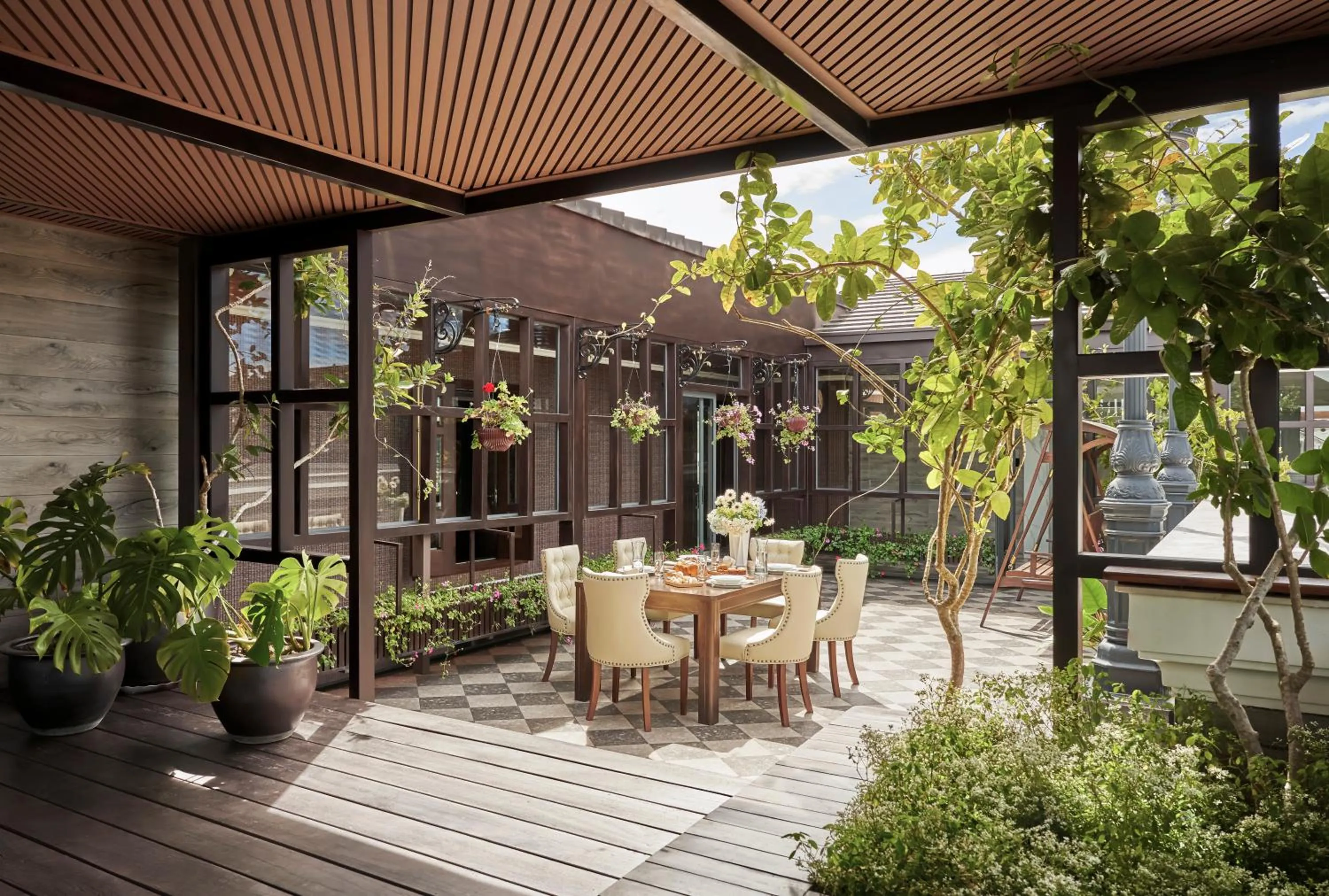 Restaurant/places to eat in NIA Hotel