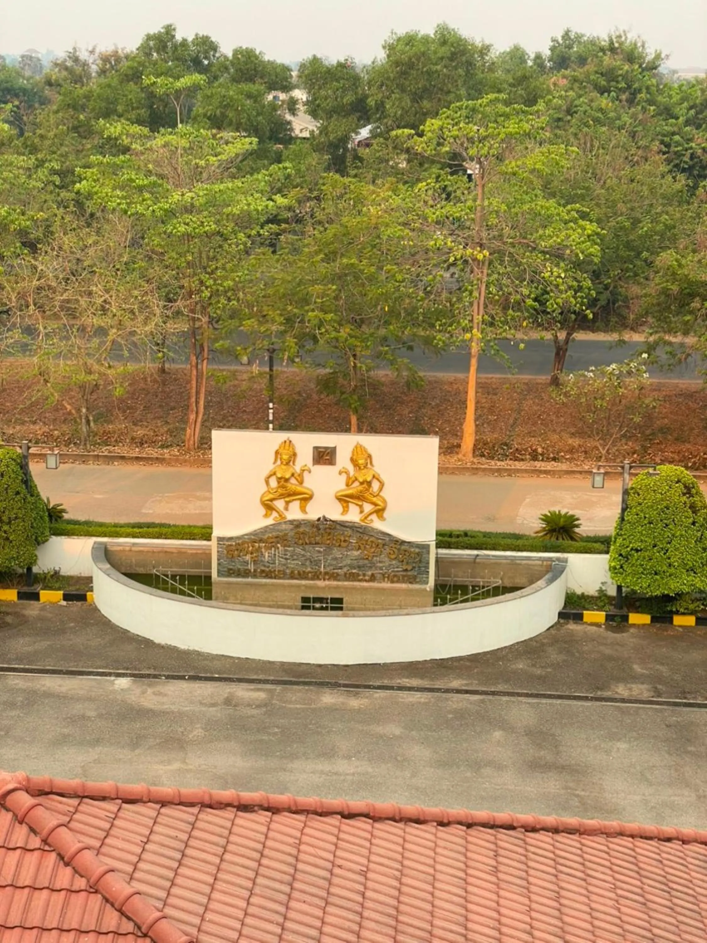 Spring in EG Paradise Angkor Villa Hotel