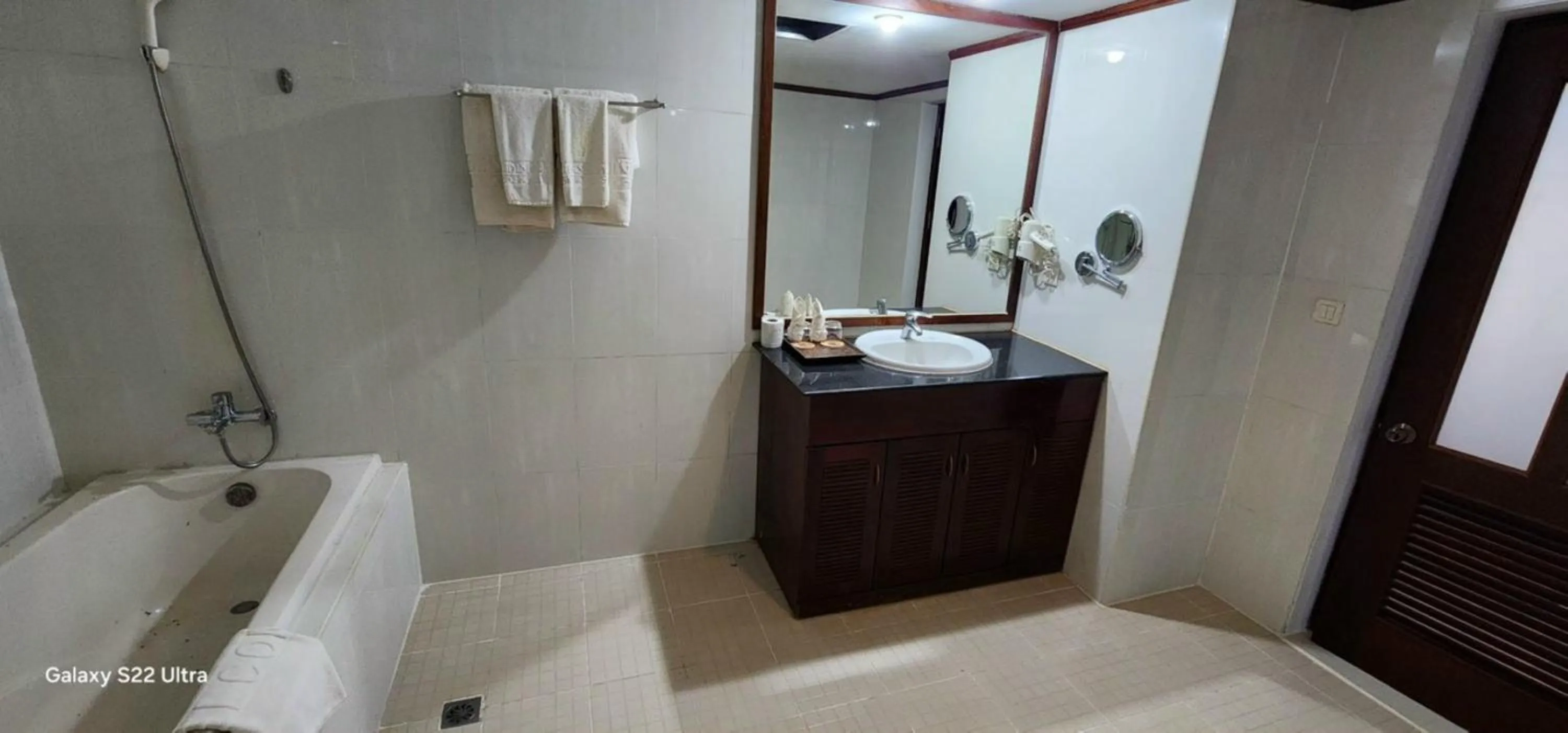 Bathroom, Bed in EG Paradise Angkor Villa Hotel