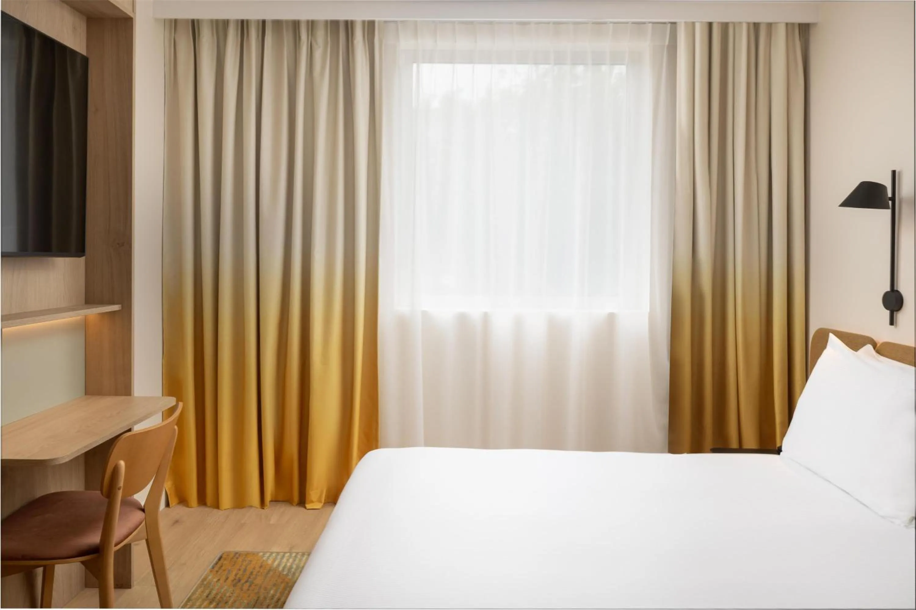 Bedroom, Bed in Hampton By Hilton Paris Charles De Gaulle Airport