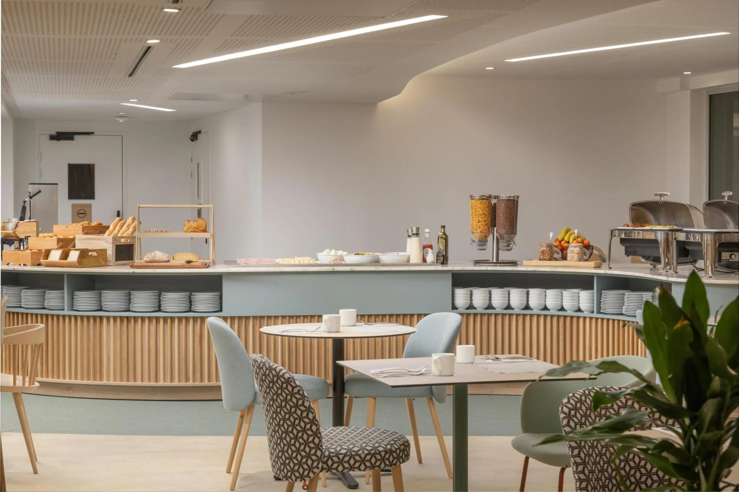 Breakfast in Hampton By Hilton Paris Charles De Gaulle Airport