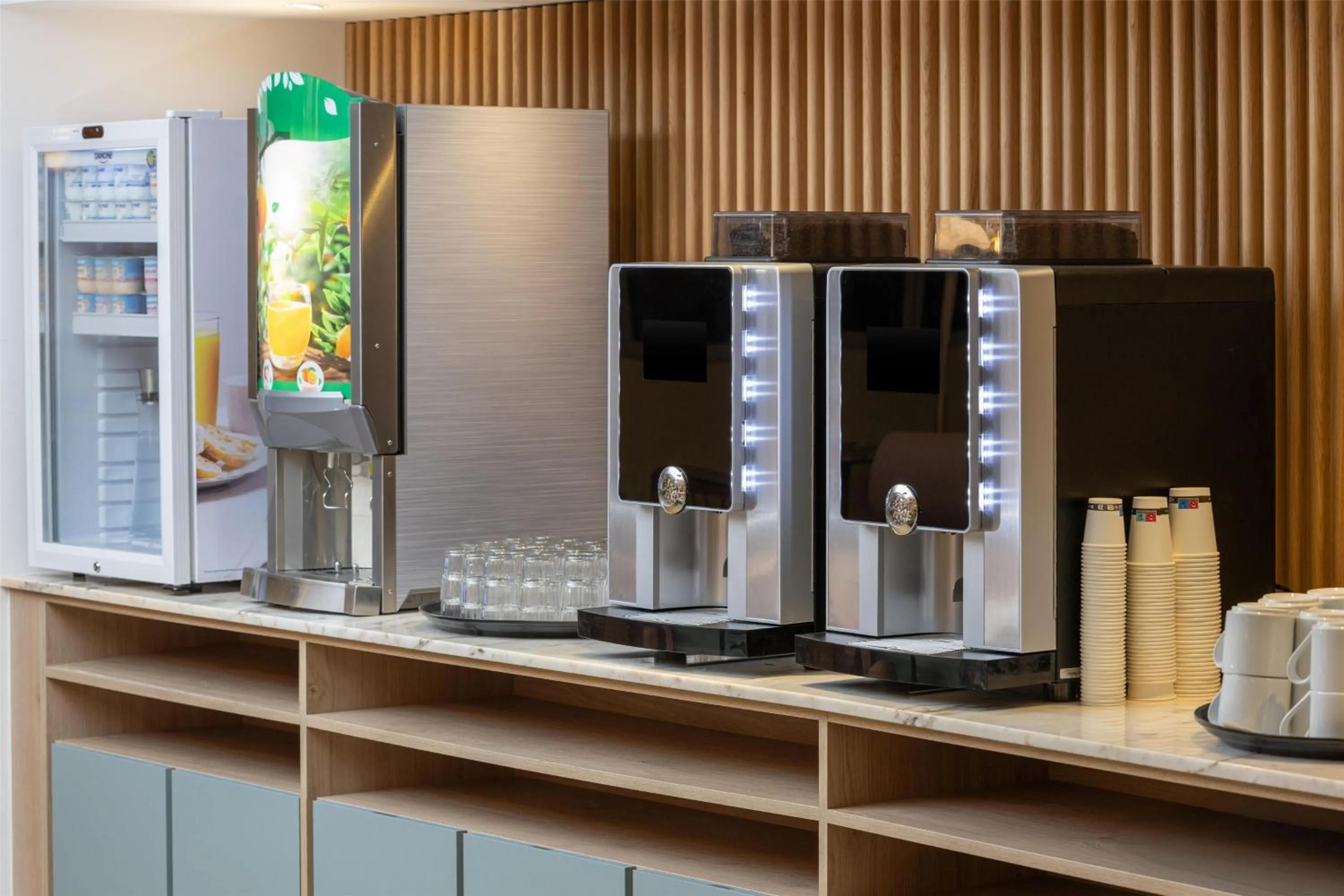 Breakfast in Hampton By Hilton Paris Charles De Gaulle Airport