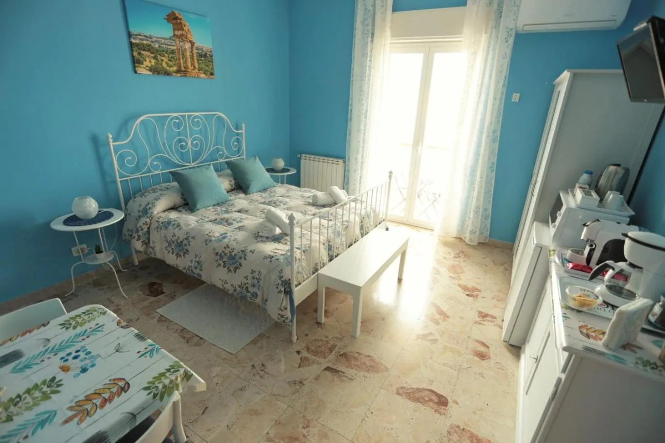 Photo of the whole room, Bed in B&B MiraValle Agrigento