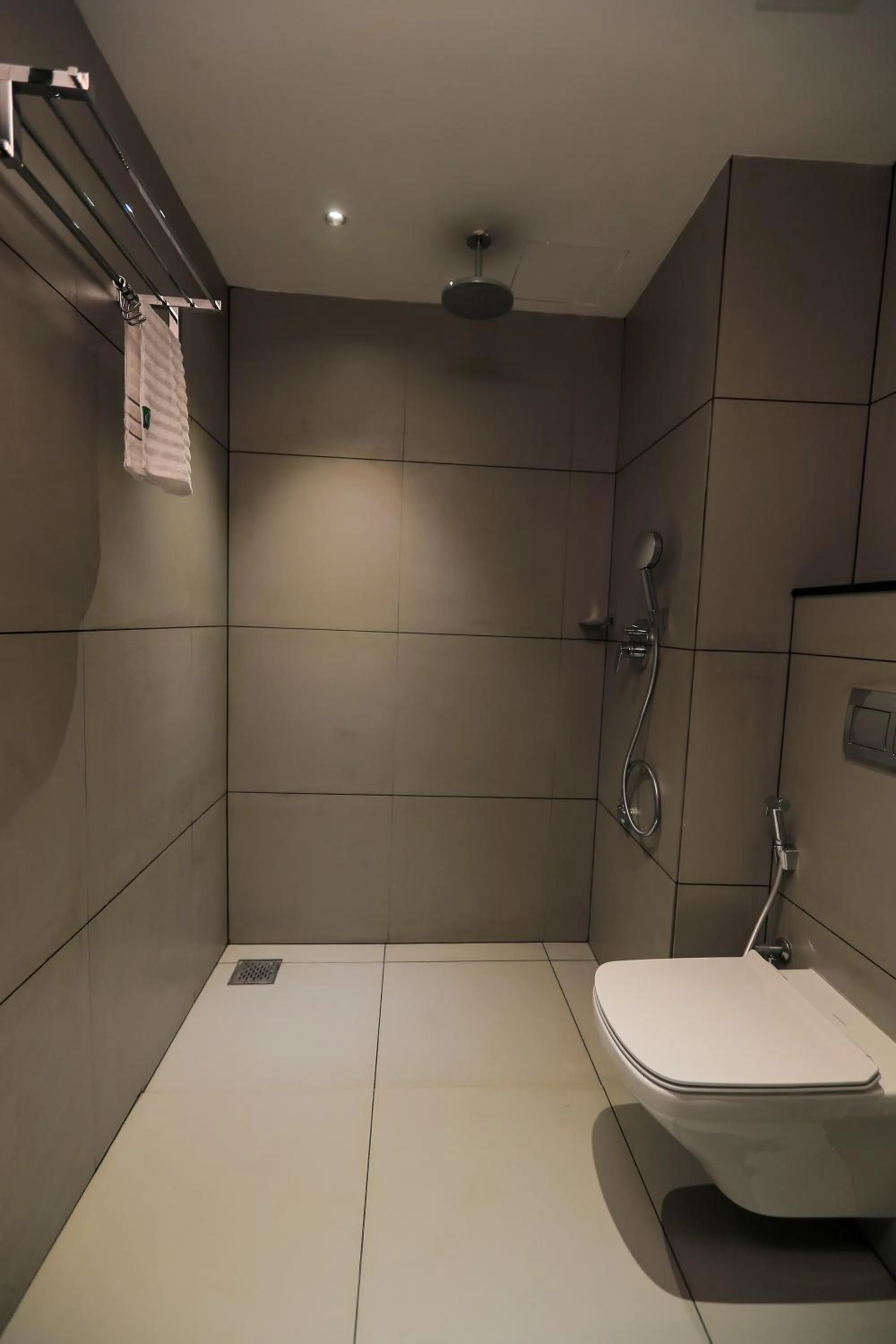 Shower in Mount Land