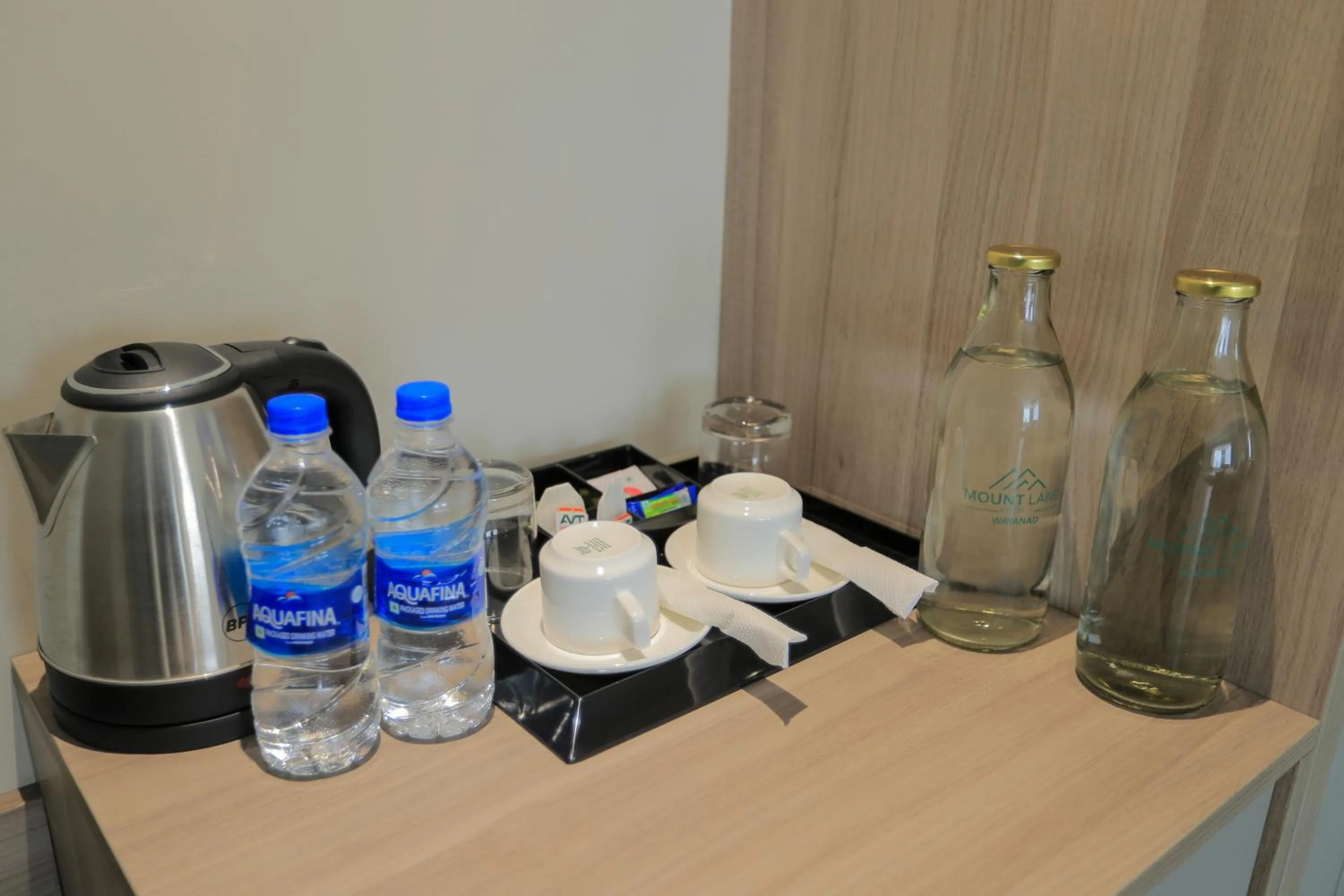 Coffee/tea facilities in Mount Land