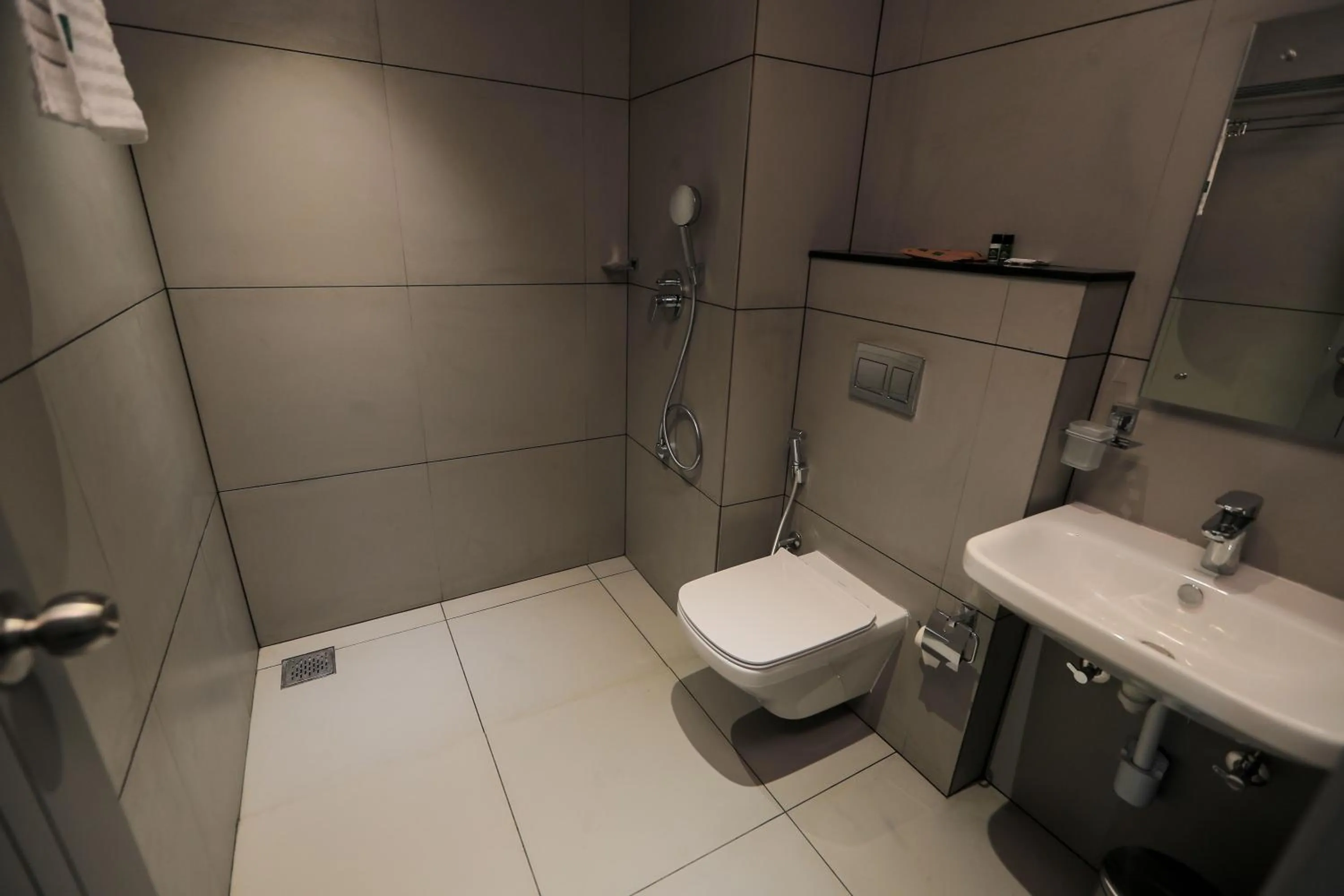 Shower in Mount Land