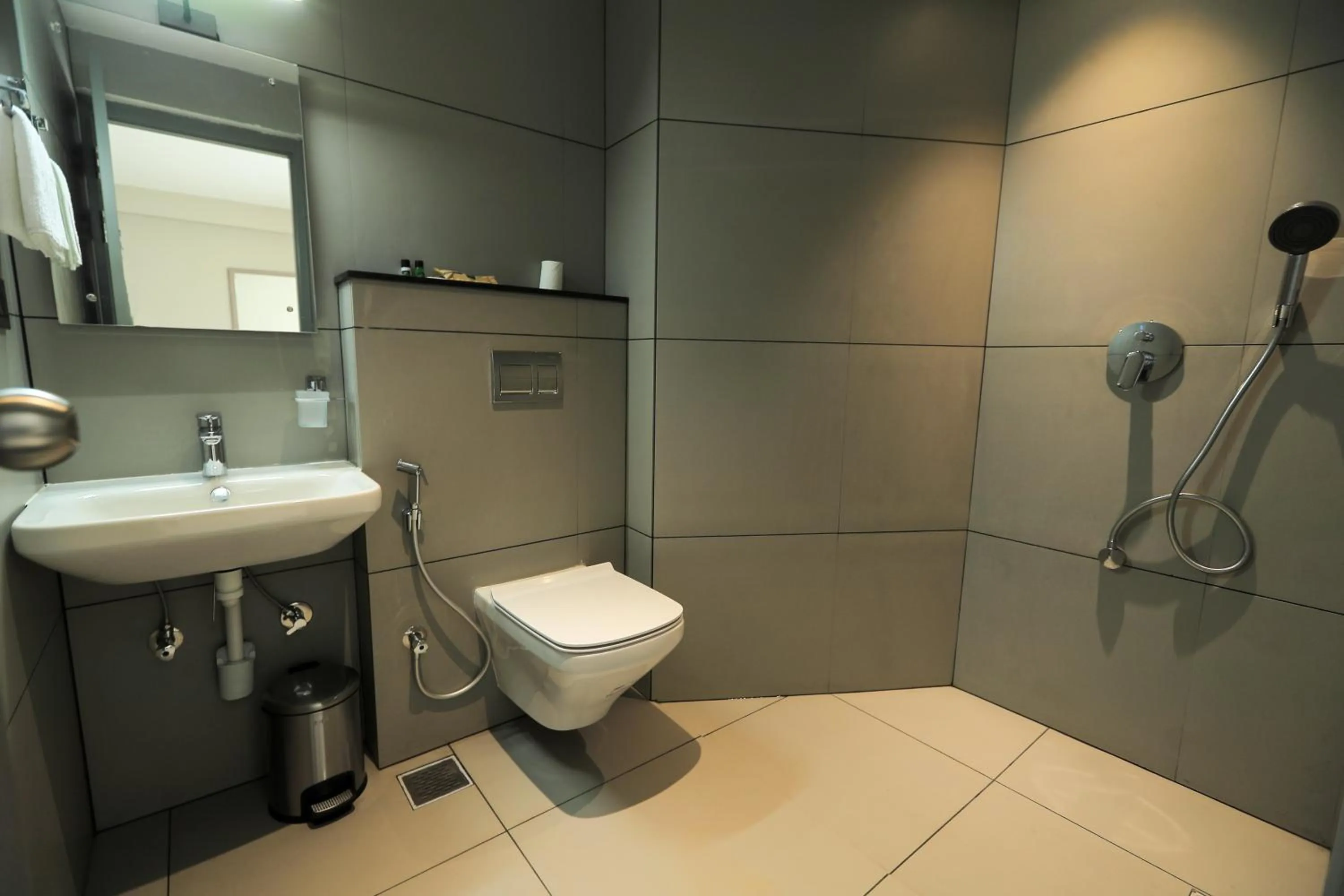 Shower in Mount Land