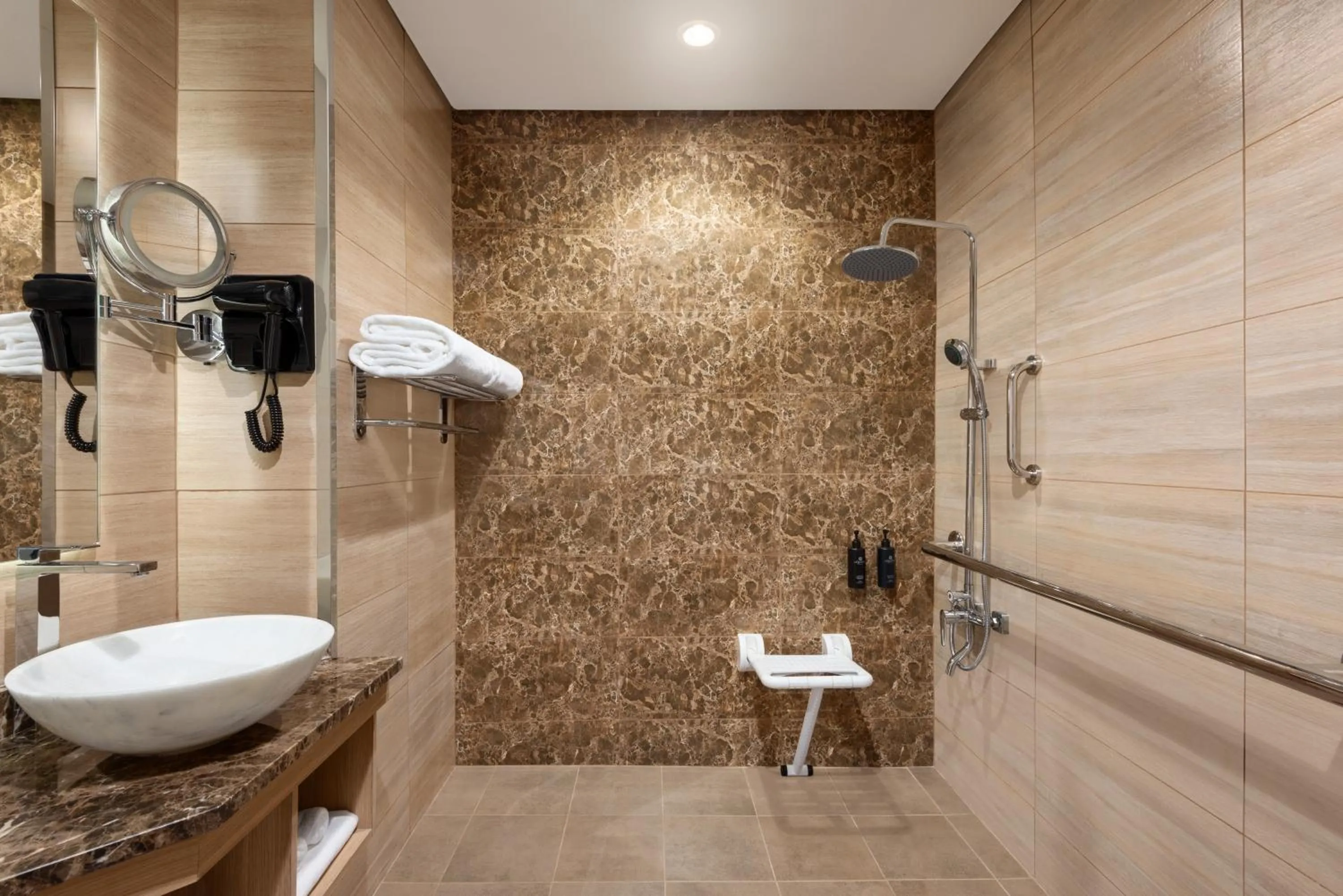 Bathroom in La Quinta by Wyndham Abu Dhabi Al Wahda