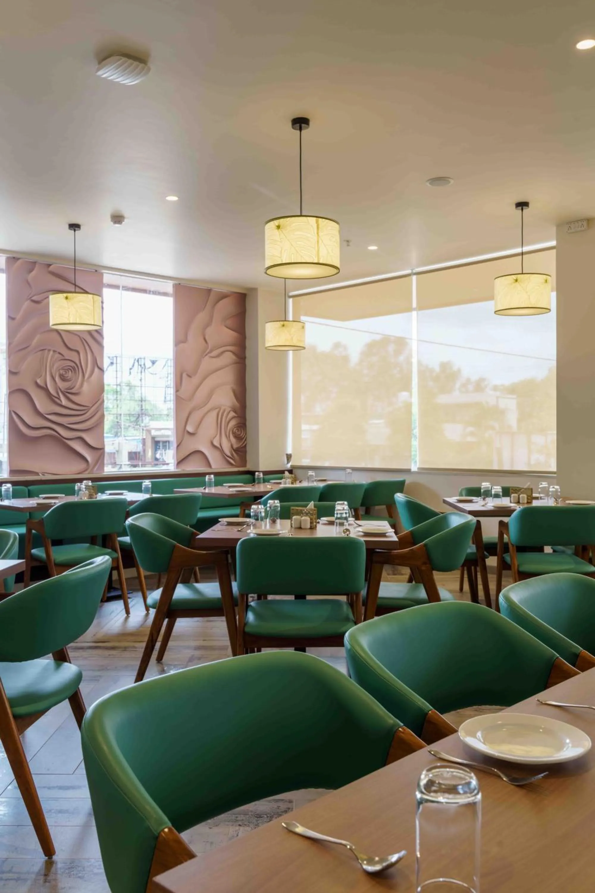 Restaurant/places to eat in O'NEST Elite