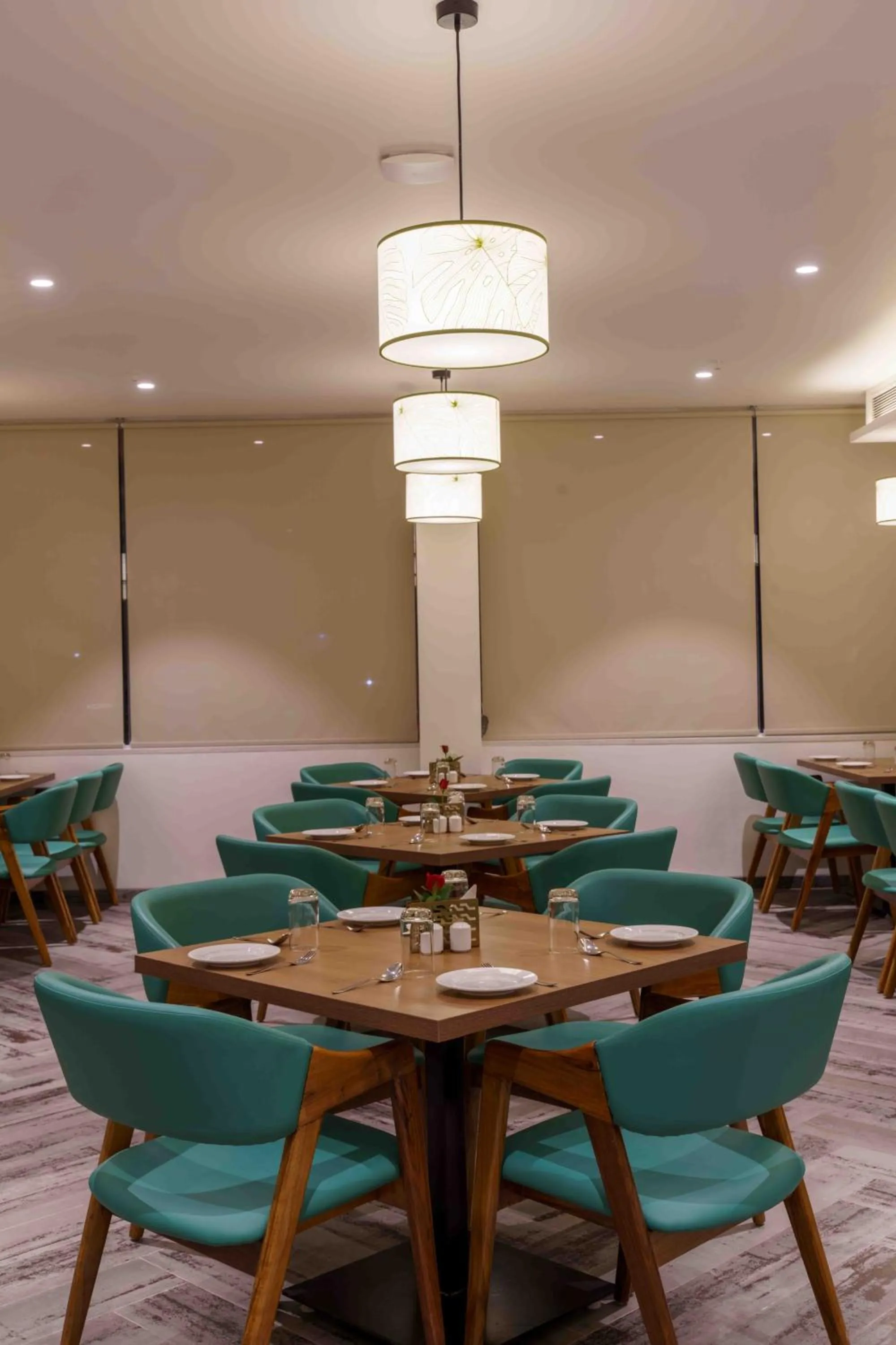 Restaurant/places to eat in O'NEST Elite