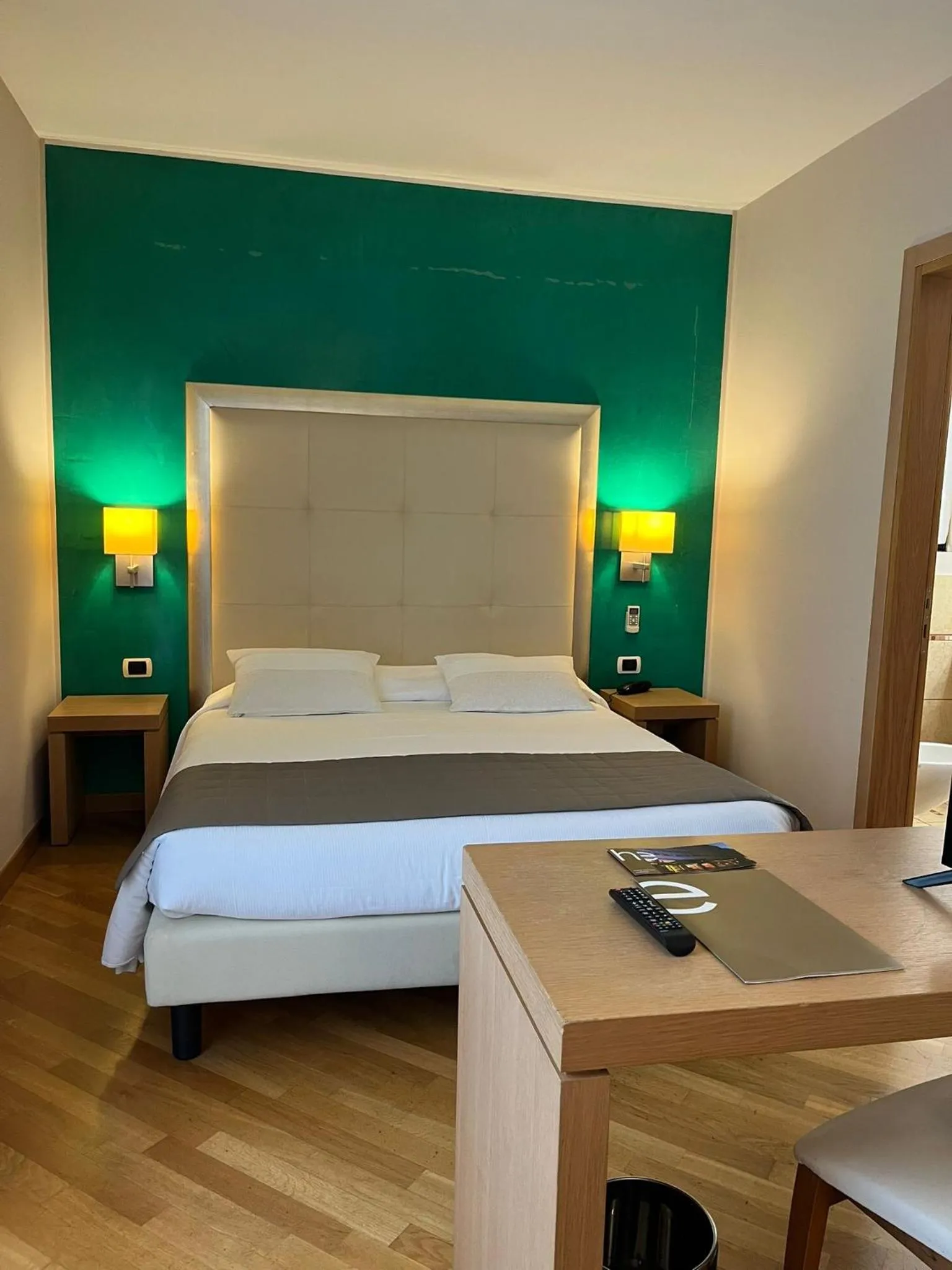 Bedroom, Bed in Hotel Europa