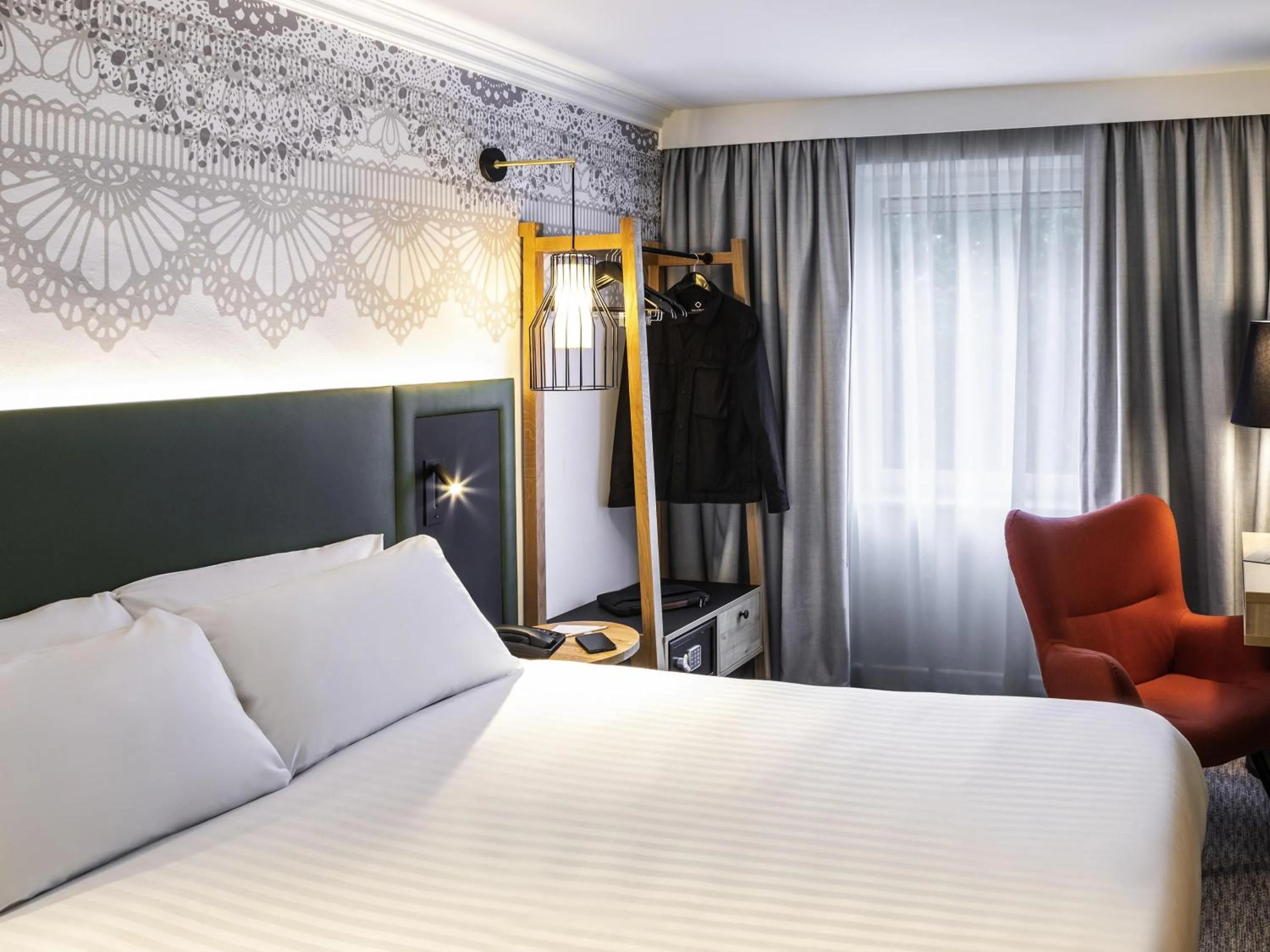 Bedroom, Bed in Mercure Nottingham Sherwood