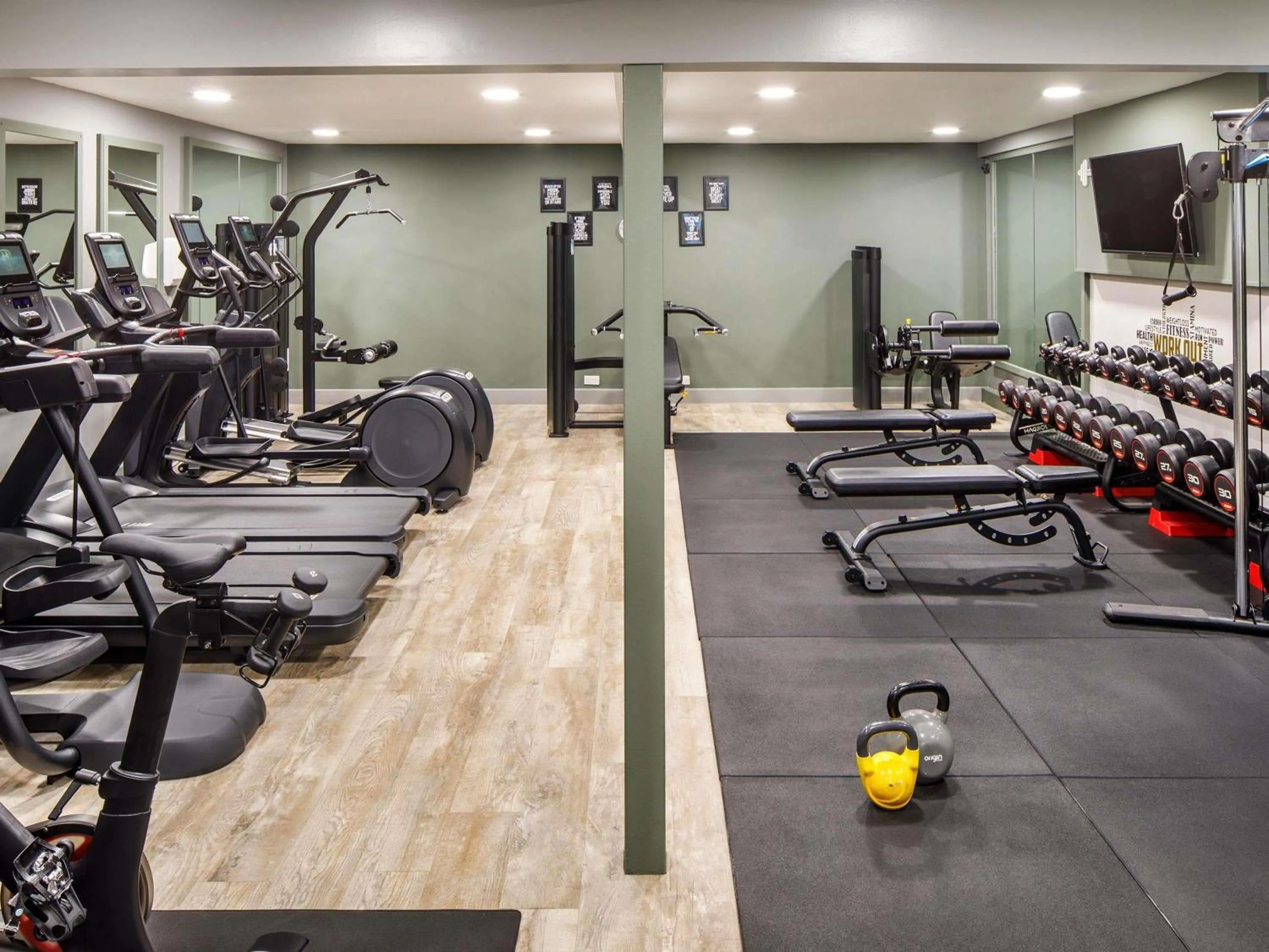 Property building in Mercure Nottingham Sherwood