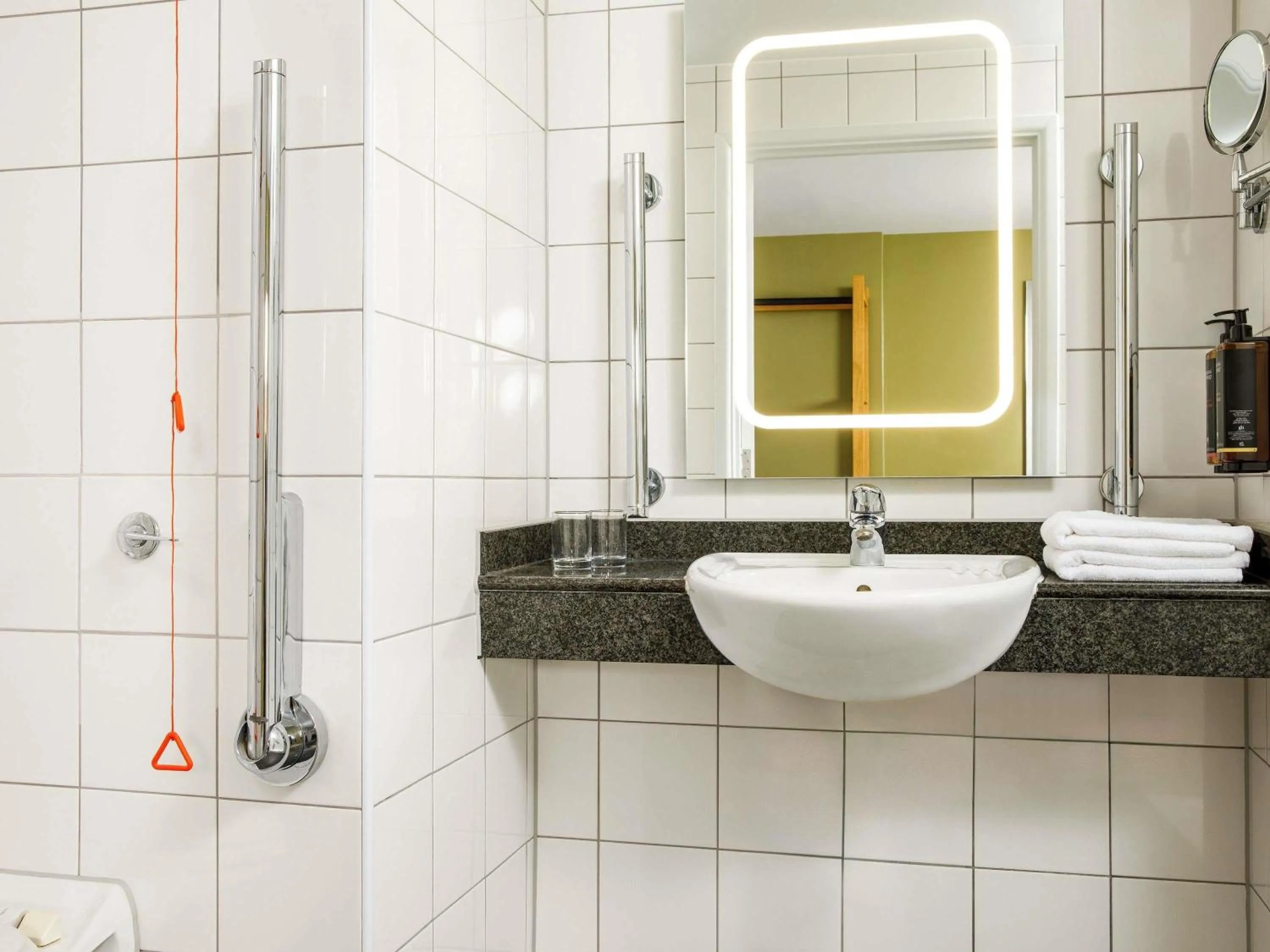 Bedroom in Mercure Nottingham Sherwood