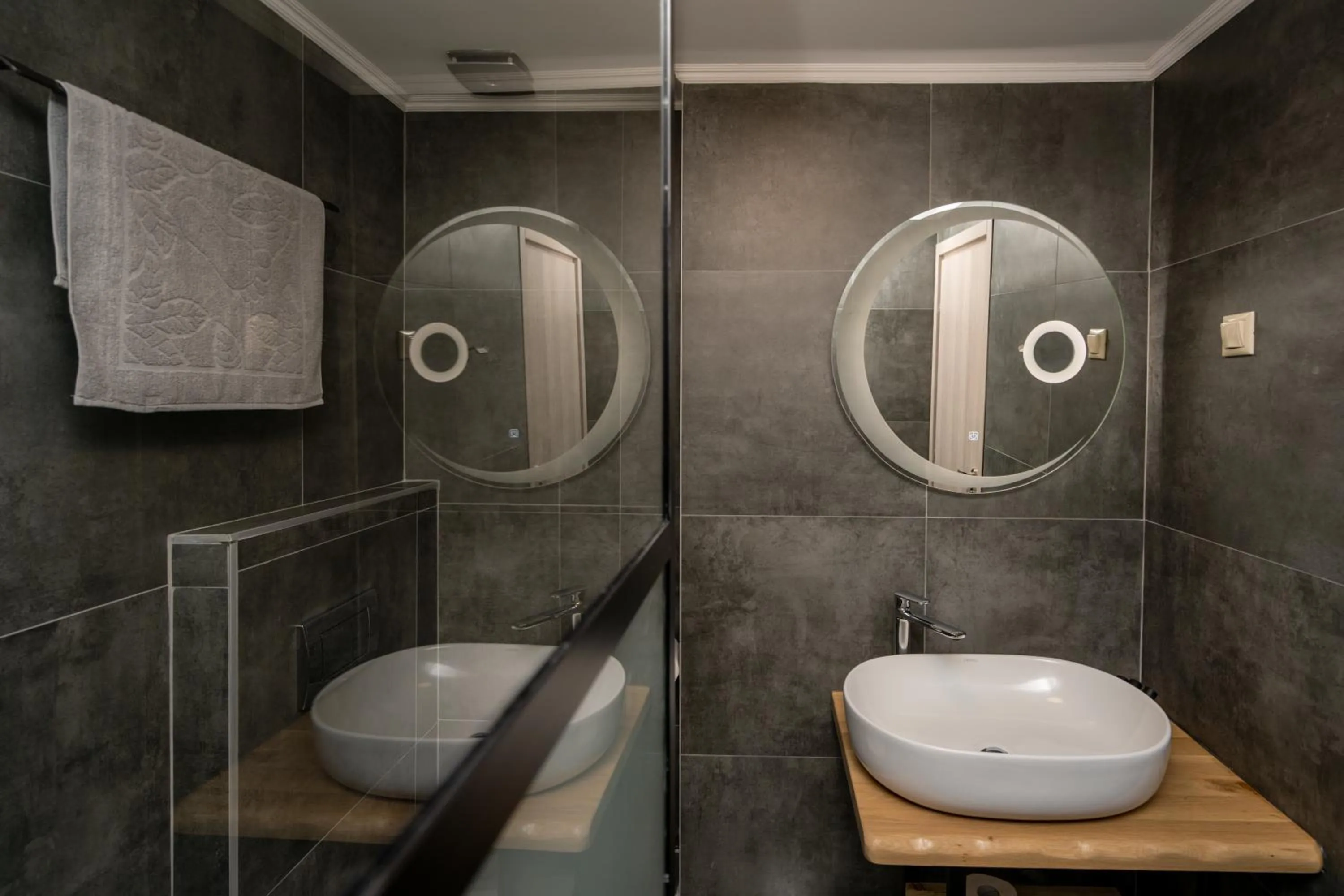 Shower in Hotel Epavlis