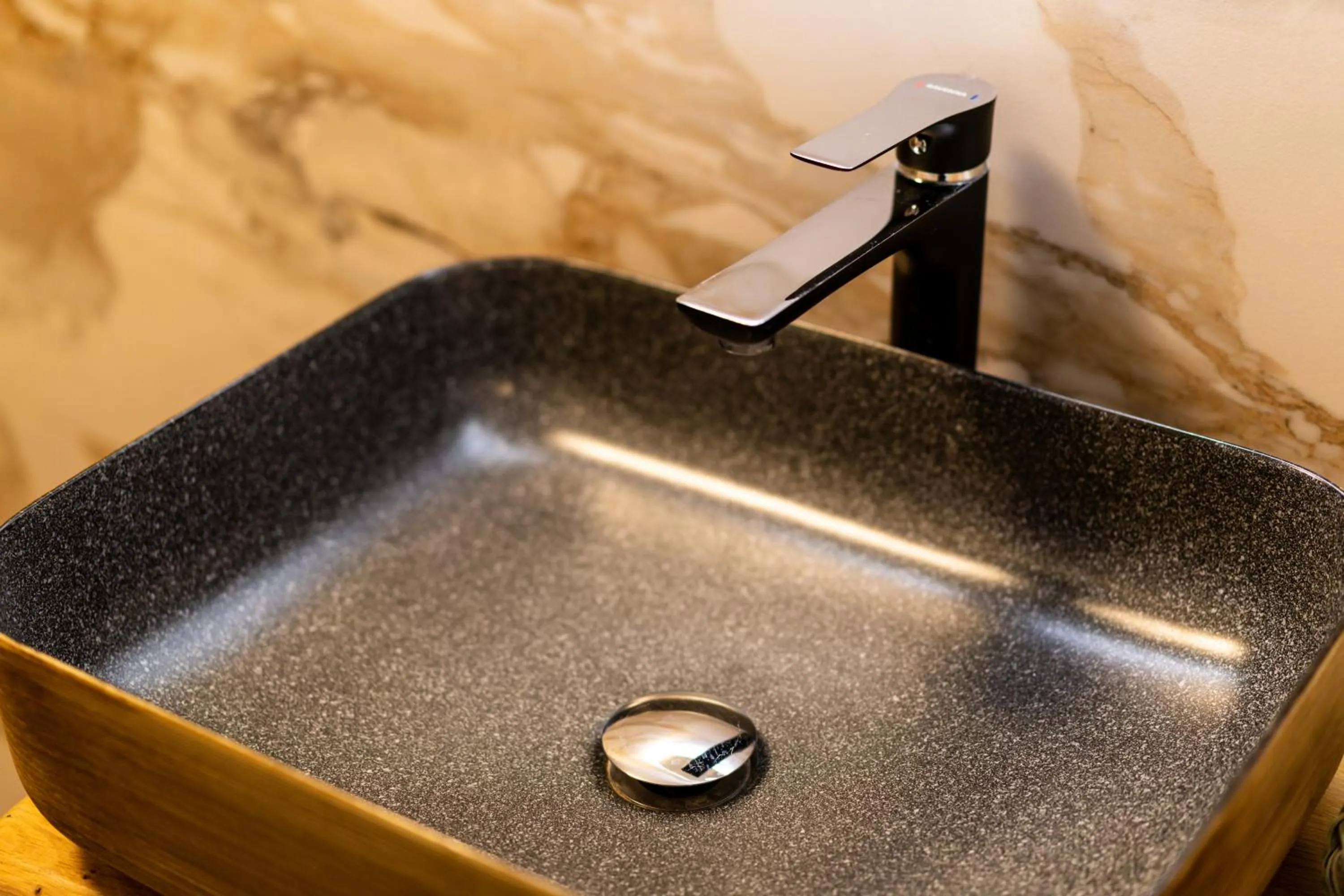 Bathroom in Hotel Epavlis